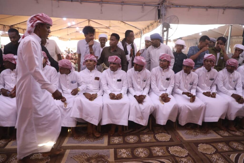 قبيلة آل بن سلمان تحتفل بزفاف 26 عريسً وعروس في زواج جماعي خامس بمدينة تاربة قبيلة آل بن سلمان تحتفل بزفاف 26 عريسً وعروس في زواج جماعي خامس بمدينة تاربة