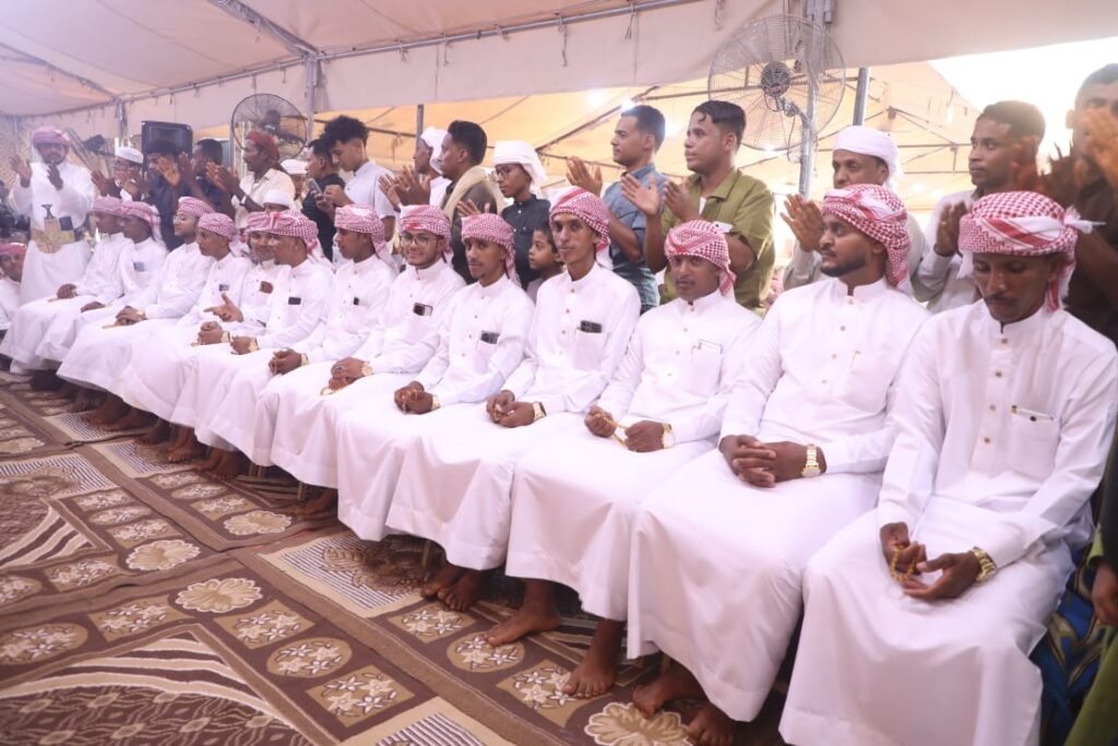 قبيلة آل بن سلمان تحتفل بزفاف 26 عريسً وعروس في زواج جماعي خامس بمدينة تاربة قبيلة آل بن سلمان تحتفل بزفاف 26 عريسً وعروس في زواج جماعي خامس بمدينة تاربة