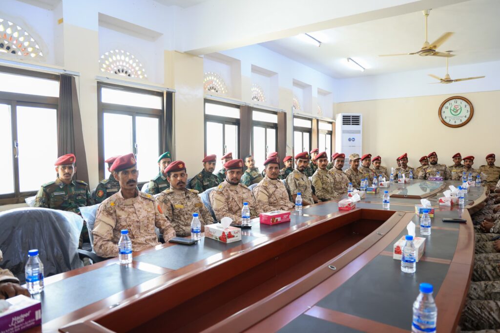 قائد المنطقة العسكرية الثانية يلتقي بخريجي الكلية الحربية من منتسبي المنطقة قائد المنطقة العسكرية الثانية يلتقي بخريجي الكلية الحربية من منتسبي المنطقة