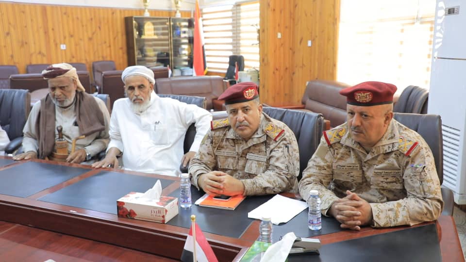 الوكيل العامري يبحث مع أعضاء الهيئة العليا لمرجعية قبائل حضرموت سبل تعزيز الأمن والسلم الاجتماعي بالمحافظة الوكيل العامري يبحث مع أعضاء الهيئة العليا لمرجعية قبائل حضرموت سبل تعزيز الأمن والسلم الاجتماعي بالمحافظة