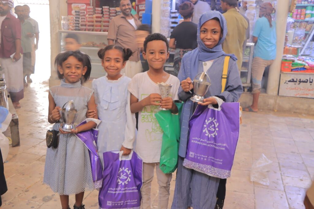 بالبخور والاهازيج والدعاء ( يا الله يا رحمن ابعد الفسدة وكل شيطان ) : أطفال مدينة سيئون يستقبلون العام الهجري الجديد 1447هـ "شاهد الصور" بالبخور والاهازيج والدعاء ( يا الله يا رحمن ابعد الفسدة وكل شيطان ) : أطفال مدينة سيئون يستقبلون العام الهجري الجديد 1447هـ "شاهد الصور"