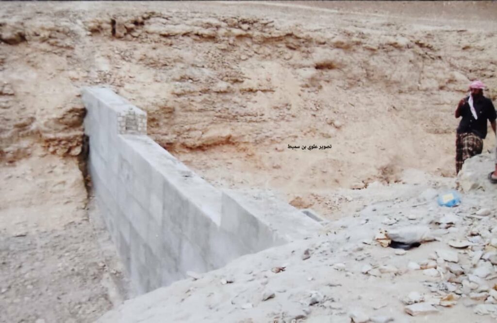 "حجر الصيعر.. مشاريع مائية تعزز الاستقرار وتحارب الجفاف في قلب الهضبة الصيعرية" "حجر الصيعر.. مشاريع مائية تعزز الاستقرار وتحارب الجفاف في قلب الهضبة الصيعرية"