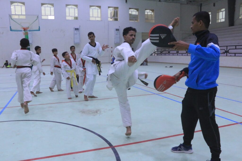 شاهد بالصور … أستعراض شبابي ورياضي بمناسبة اليوم العالمي الأولمبي بمدينة سيئون شاهد بالصور … أستعراض شبابي ورياضي بمناسبة اليوم العالمي الأولمبي بمدينة سيئون