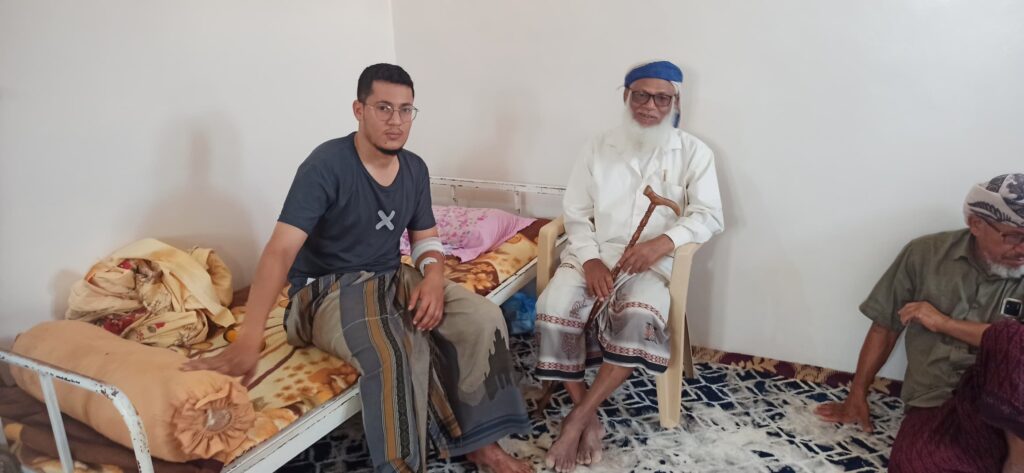 حاضرة حضرموت وكندة تؤدي واجب العزاء لأسرة آل عباد في وفاة ابنهم الشهيد علي صالح ربيع عباد حاضرة حضرموت وكندة تؤدي واجب العزاء لأسرة آل عباد في وفاة ابنهم الشهيد علي صالح ربيع عباد