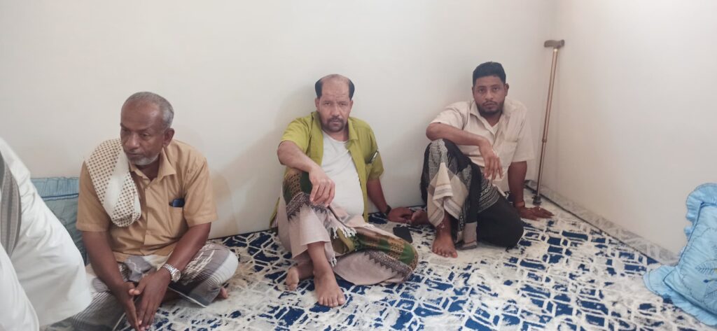 حاضرة حضرموت وكندة تؤدي واجب العزاء لأسرة آل عباد في وفاة ابنهم الشهيد علي صالح ربيع عباد حاضرة حضرموت وكندة تؤدي واجب العزاء لأسرة آل عباد في وفاة ابنهم الشهيد علي صالح ربيع عباد