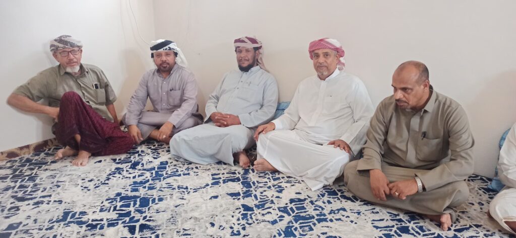 حاضرة حضرموت وكندة تؤدي واجب العزاء لأسرة آل عباد في وفاة ابنهم الشهيد علي صالح ربيع عباد حاضرة حضرموت وكندة تؤدي واجب العزاء لأسرة آل عباد في وفاة ابنهم الشهيد علي صالح ربيع عباد