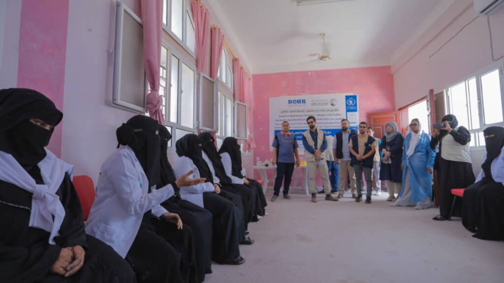 وفد من برنامج الأغذية العالمي ومركز الملك سلمان يطلع على إنجازات مشروع "من الغذاء إلى الصمود" في مديريتي تريم وبروم ميفع وفد من برنامج الأغذية العالمي ومركز الملك سلمان يطلع على إنجازات مشروع "من الغذاء إلى الصمود" في مديريتي تريم وبروم ميفع