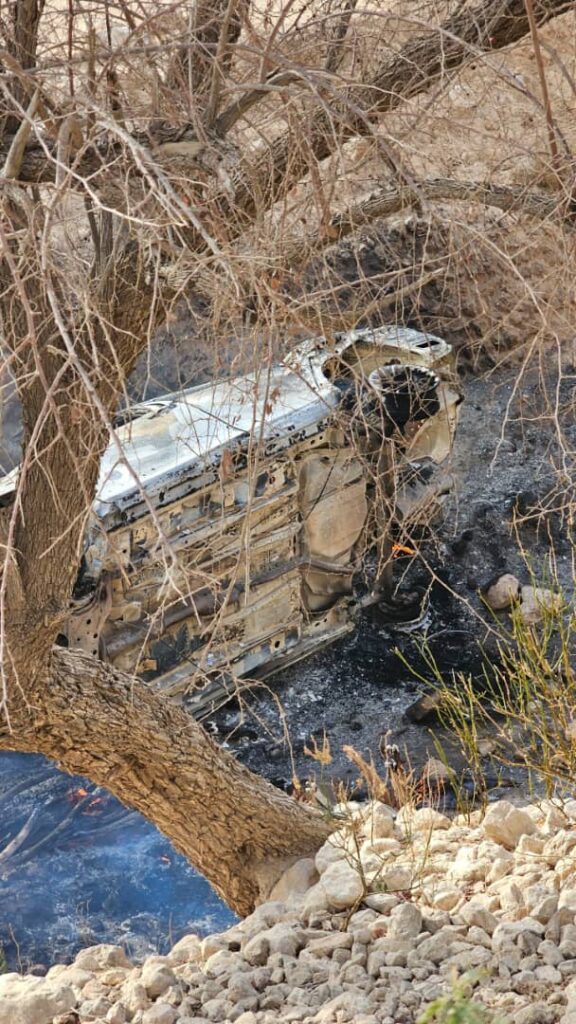 حادث انقلاب سيارة يؤدي بحياة شاب في دوعن "شاهد الصور" حادث انقلاب سيارة يؤدي بحياة شاب في دوعن "شاهد الصور"