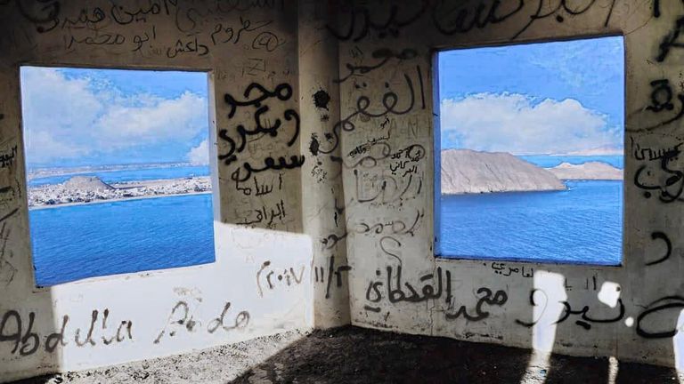 تقرير مصوّر : قلعة الغدير التاريخية بعدن .. الحصن المنسي على عرش "أبو قيامة" - تقرير مصوّر : قلعة الغدير التاريخية بعدن .. الحصن المنسي على عرش "أبو قيامة" -