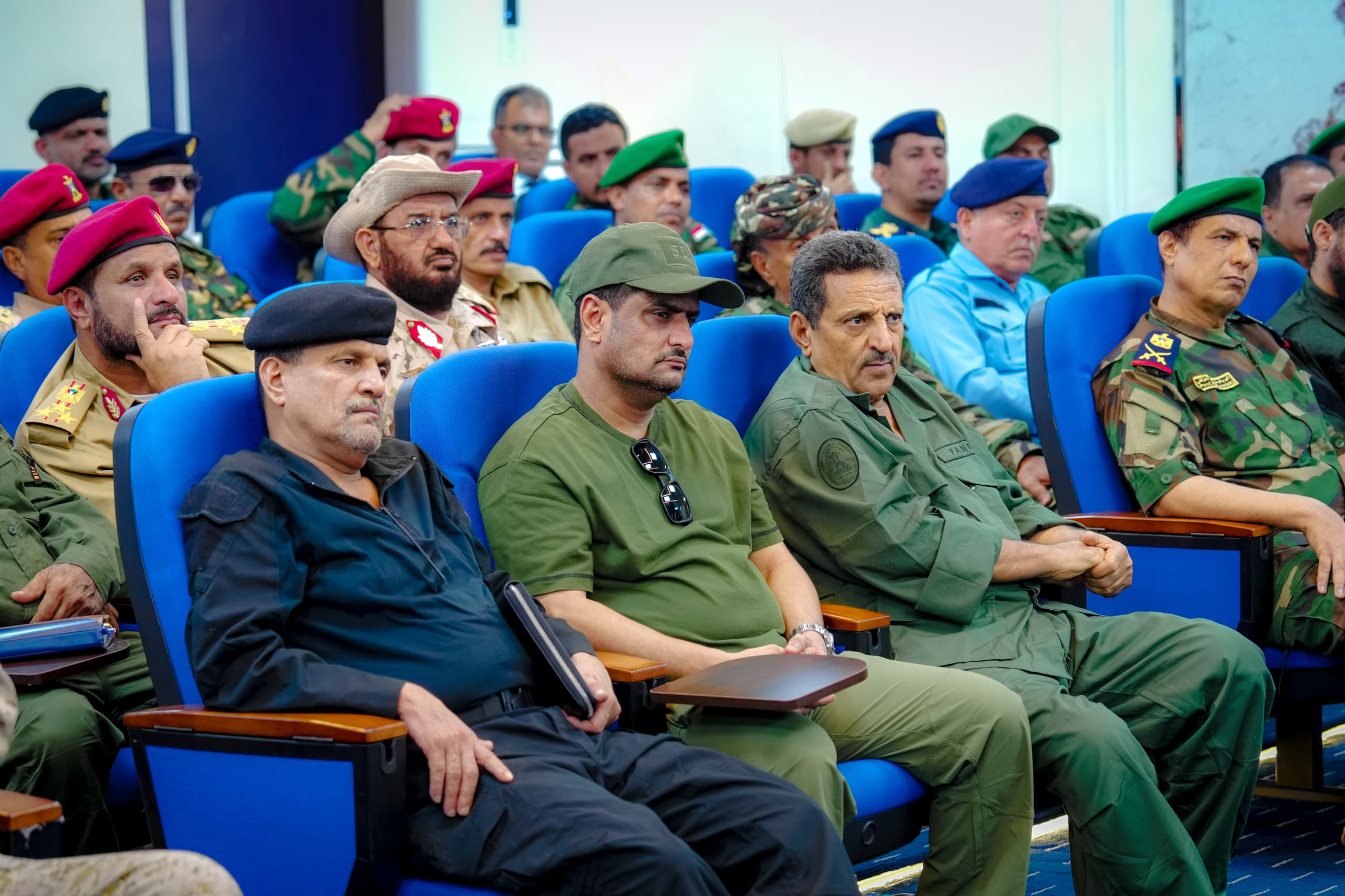 لدى ترأسه اجتماعاً موسعاً بالقادة العسكريين والأمنيين .. الرئيس الزُبيدي: المعركة التي يخوضها الجنوب اليوم معركة مصيرية لا تقبل التهاون - لدى ترأسه اجتماعاً موسعاً بالقادة العسكريين والأمنيين .. الرئيس الزُبيدي: المعركة التي يخوضها الجنوب اليوم معركة مصيرية لا تقبل التهاون -