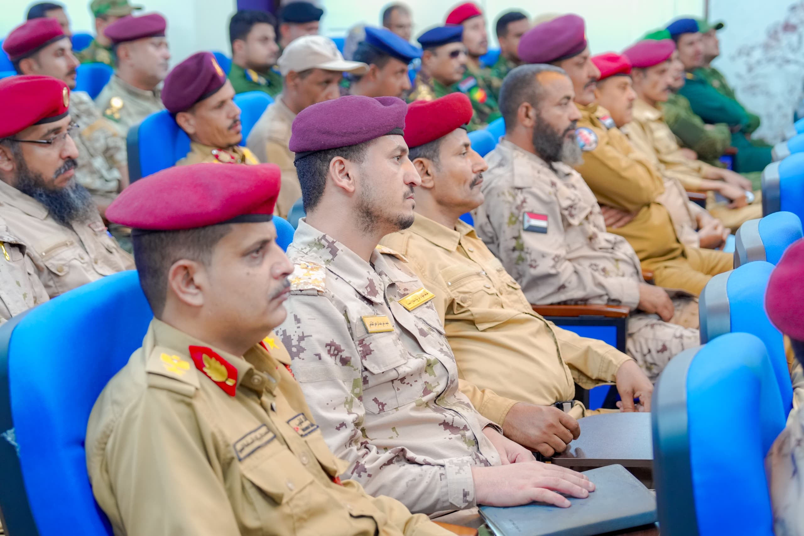 لدى ترأسه اجتماعاً موسعاً بالقادة العسكريين والأمنيين .. الرئيس الزُبيدي: المعركة التي يخوضها الجنوب اليوم معركة مصيرية لا تقبل التهاون - لدى ترأسه اجتماعاً موسعاً بالقادة العسكريين والأمنيين .. الرئيس الزُبيدي: المعركة التي يخوضها الجنوب اليوم معركة مصيرية لا تقبل التهاون -