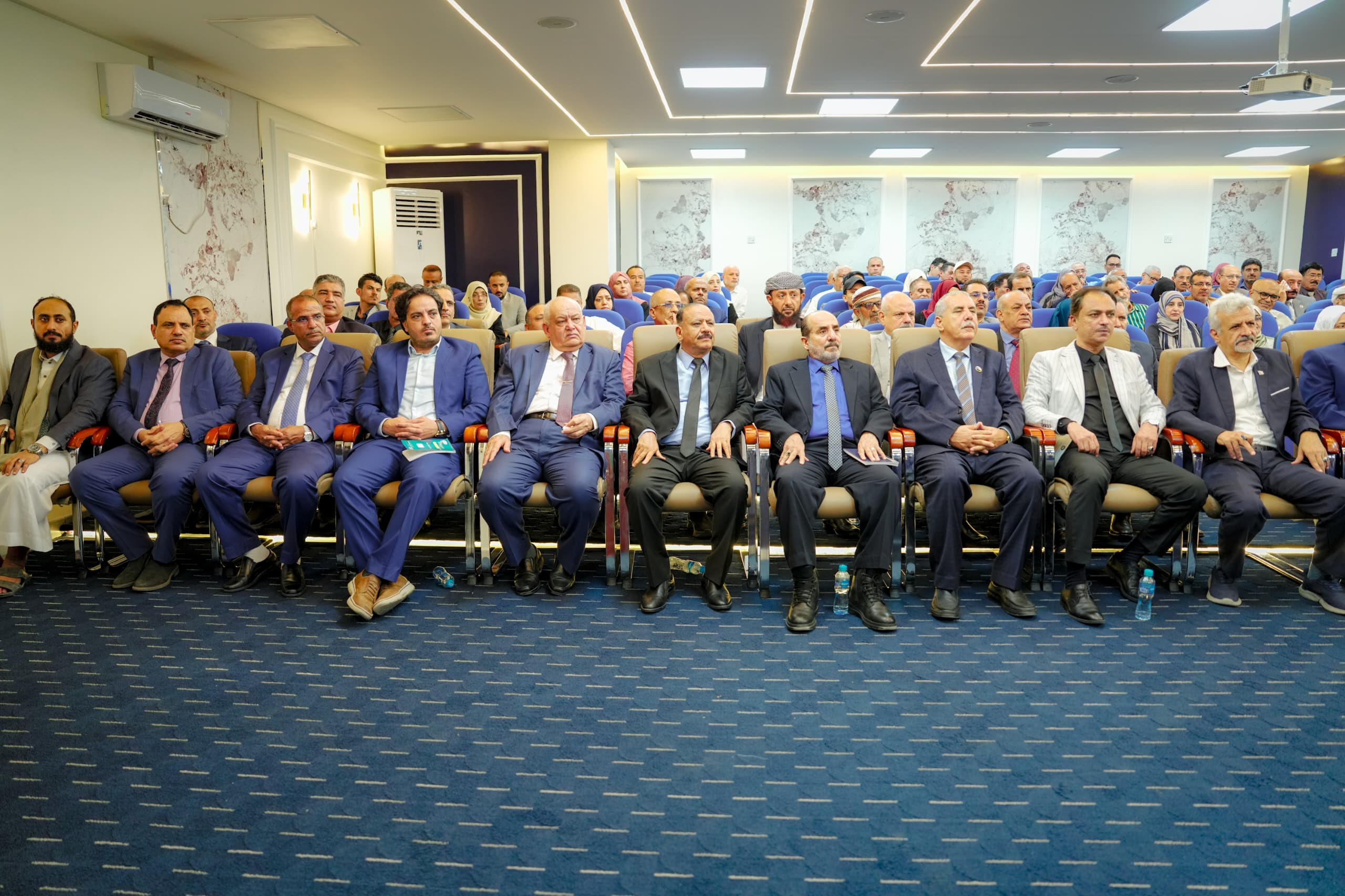 الرئيس الزُبيدي يرأس اجتماعاً موسعاً لقيادات المجلس الانتقالي الجنوبي الرئيس الزُبيدي يرأس اجتماعاً موسعاً لقيادات المجلس الانتقالي الجنوبي