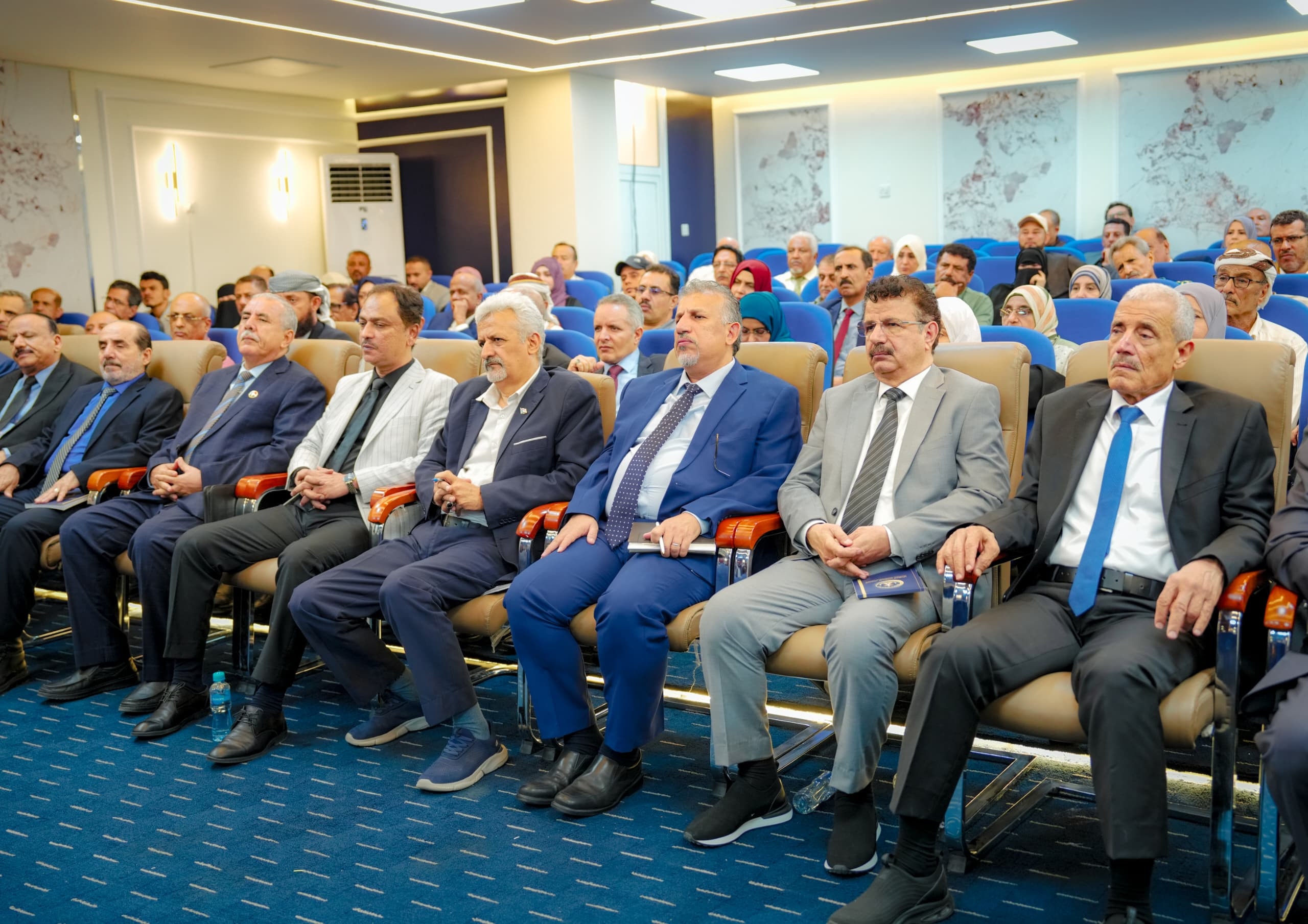 الرئيس الزُبيدي يرأس اجتماعاً موسعاً لقيادات المجلس الانتقالي الجنوبي الرئيس الزُبيدي يرأس اجتماعاً موسعاً لقيادات المجلس الانتقالي الجنوبي