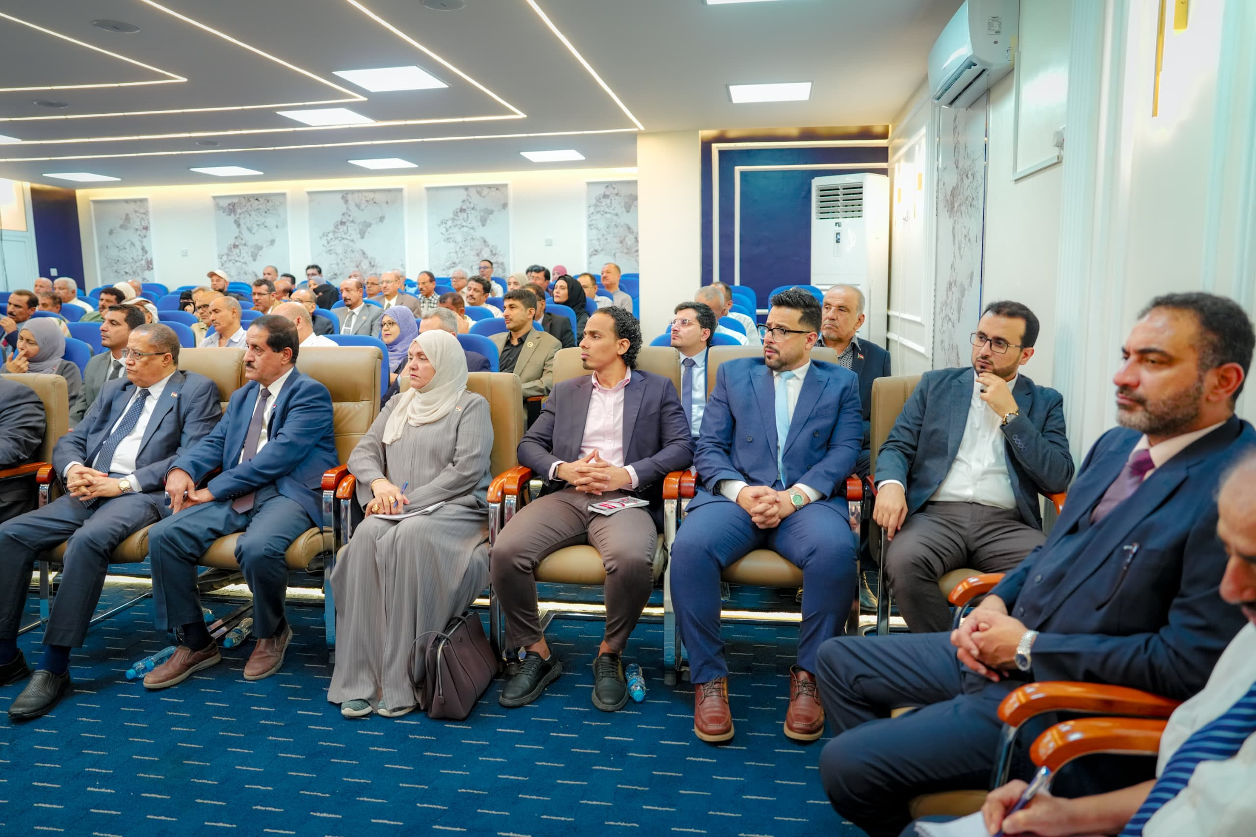 الرئيس الزُبيدي يرأس اجتماعاً موسعاً لقيادات المجلس الانتقالي الجنوبي الرئيس الزُبيدي يرأس اجتماعاً موسعاً لقيادات المجلس الانتقالي الجنوبي