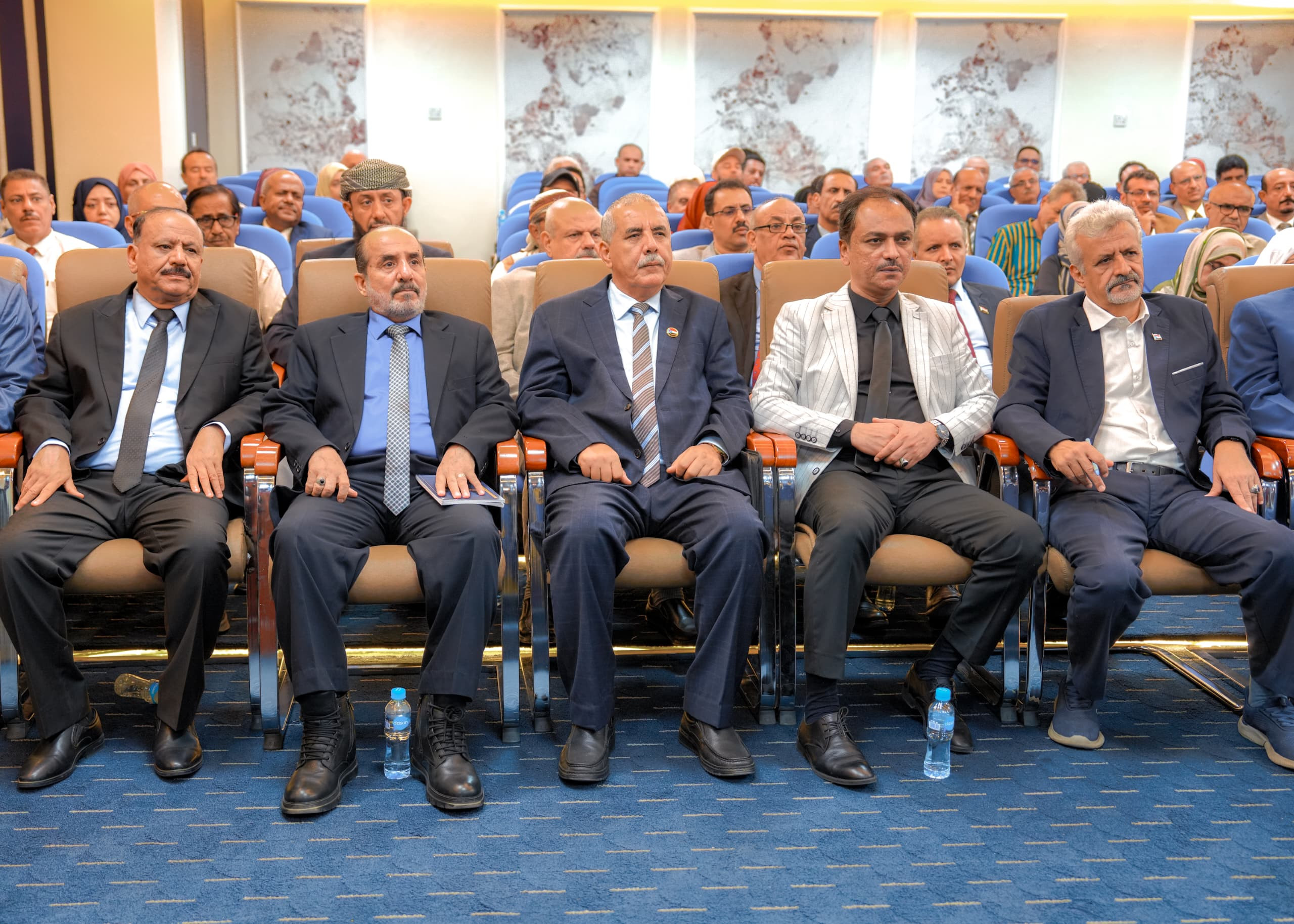 الرئيس الزُبيدي يرأس اجتماعاً موسعاً لقيادات المجلس الانتقالي الجنوبي الرئيس الزُبيدي يرأس اجتماعاً موسعاً لقيادات المجلس الانتقالي الجنوبي