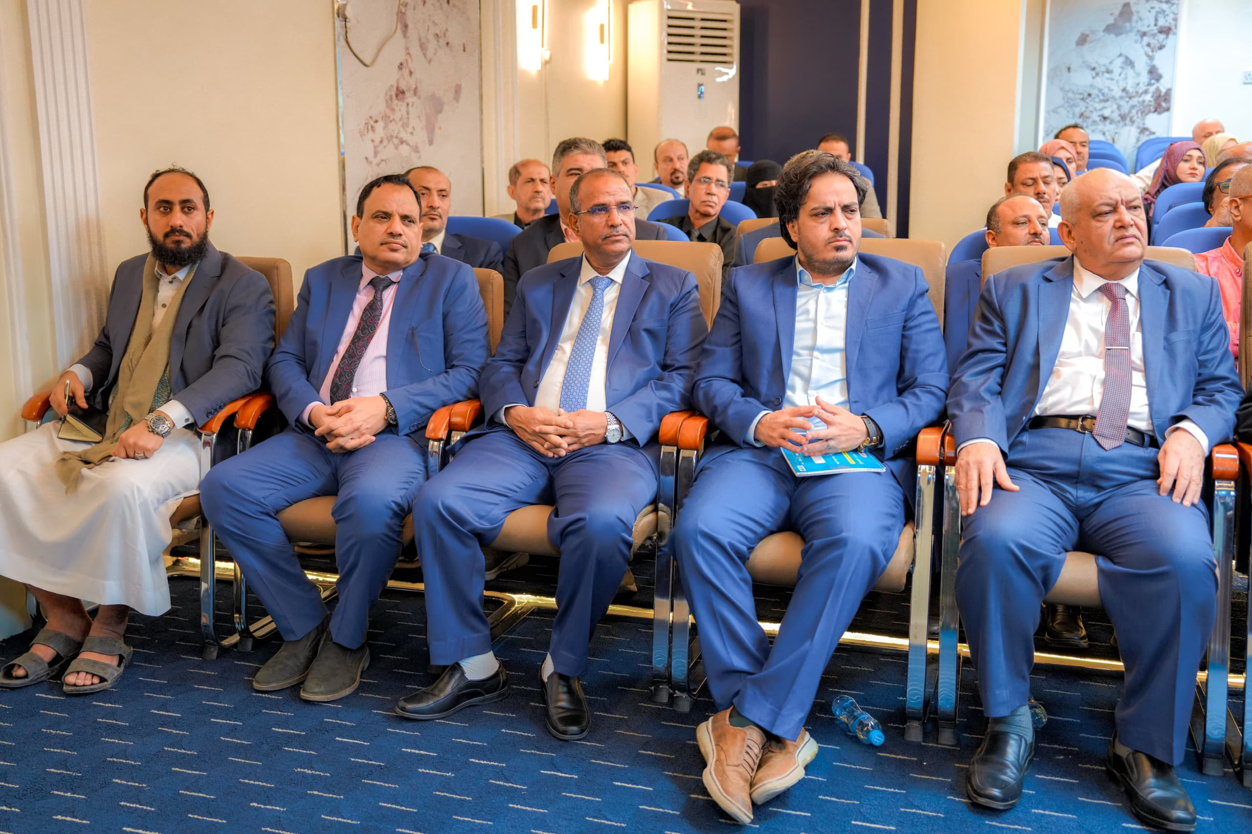 الرئيس الزُبيدي يرأس اجتماعاً موسعاً لقيادات المجلس الانتقالي الجنوبي الرئيس الزُبيدي يرأس اجتماعاً موسعاً لقيادات المجلس الانتقالي الجنوبي