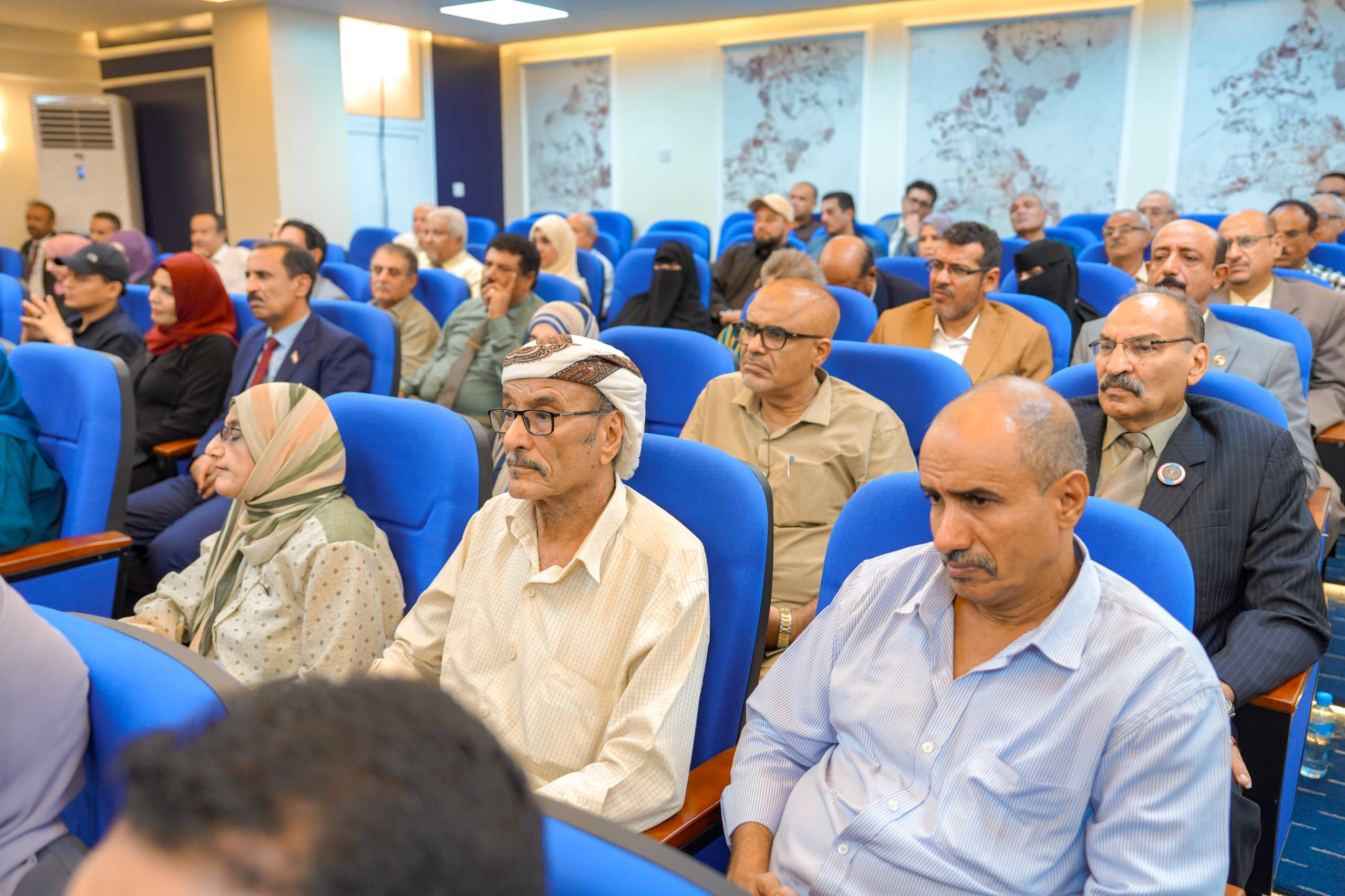 الرئيس الزُبيدي يرأس اجتماعاً موسعاً لقيادات المجلس الانتقالي الجنوبي الرئيس الزُبيدي يرأس اجتماعاً موسعاً لقيادات المجلس الانتقالي الجنوبي