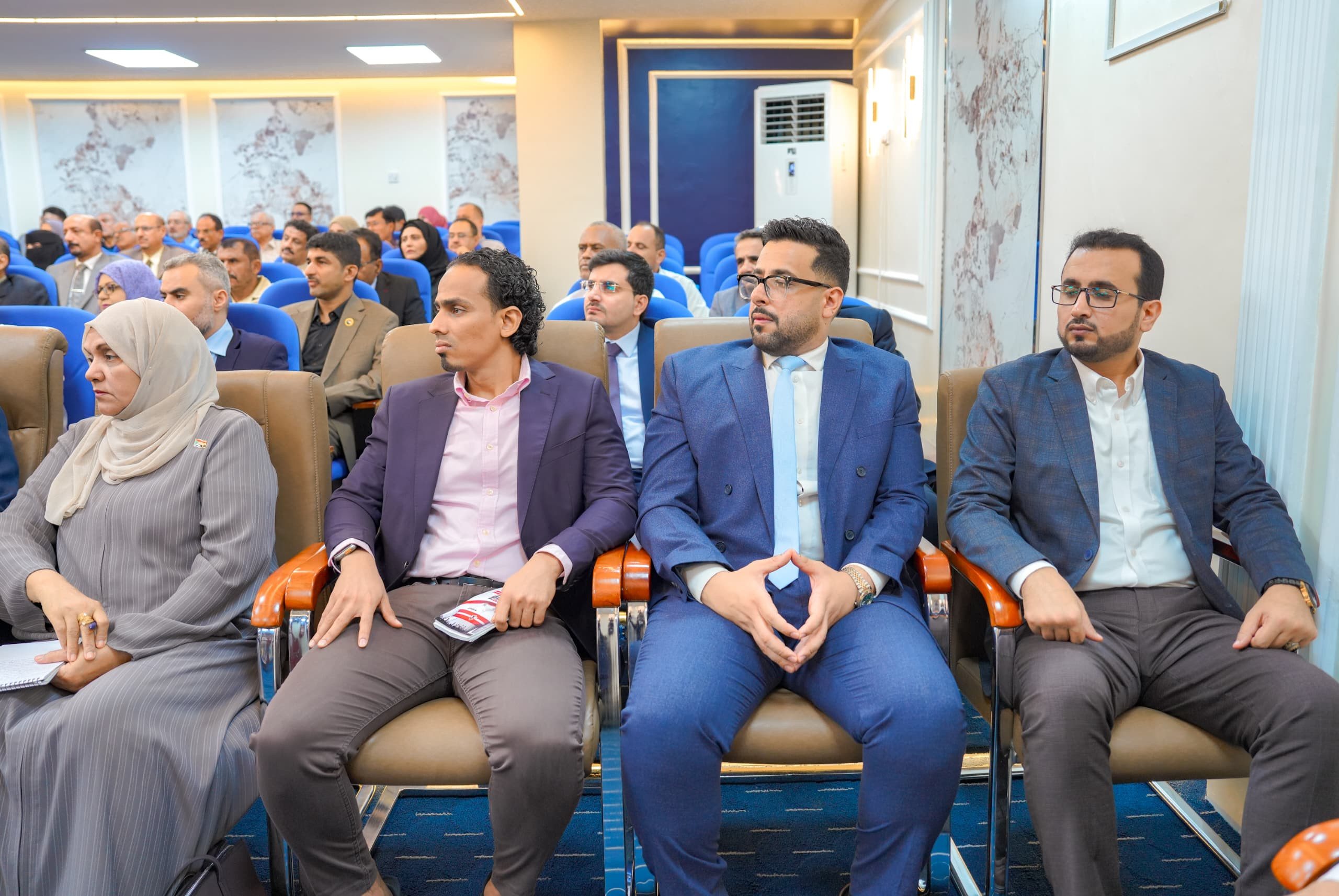 الرئيس الزُبيدي يرأس اجتماعاً موسعاً لقيادات المجلس الانتقالي الجنوبي الرئيس الزُبيدي يرأس اجتماعاً موسعاً لقيادات المجلس الانتقالي الجنوبي