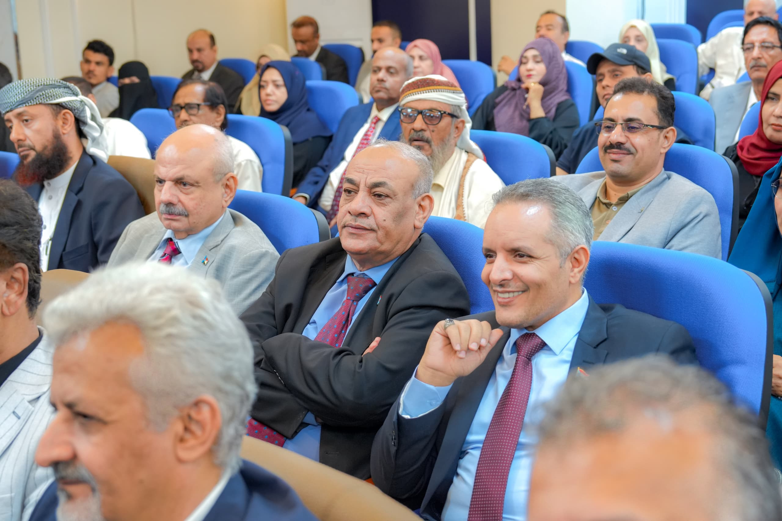 الرئيس الزُبيدي يرأس اجتماعاً موسعاً لقيادات المجلس الانتقالي الجنوبي الرئيس الزُبيدي يرأس اجتماعاً موسعاً لقيادات المجلس الانتقالي الجنوبي