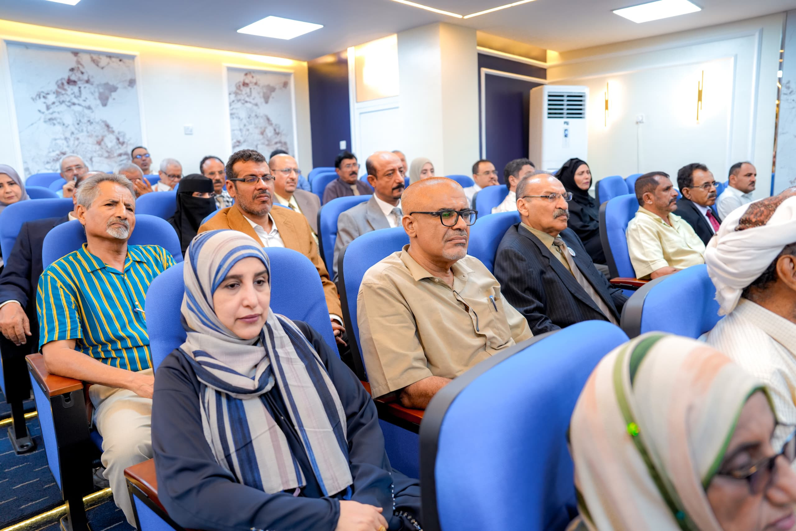 الرئيس الزُبيدي يرأس اجتماعاً موسعاً لقيادات المجلس الانتقالي الجنوبي الرئيس الزُبيدي يرأس اجتماعاً موسعاً لقيادات المجلس الانتقالي الجنوبي