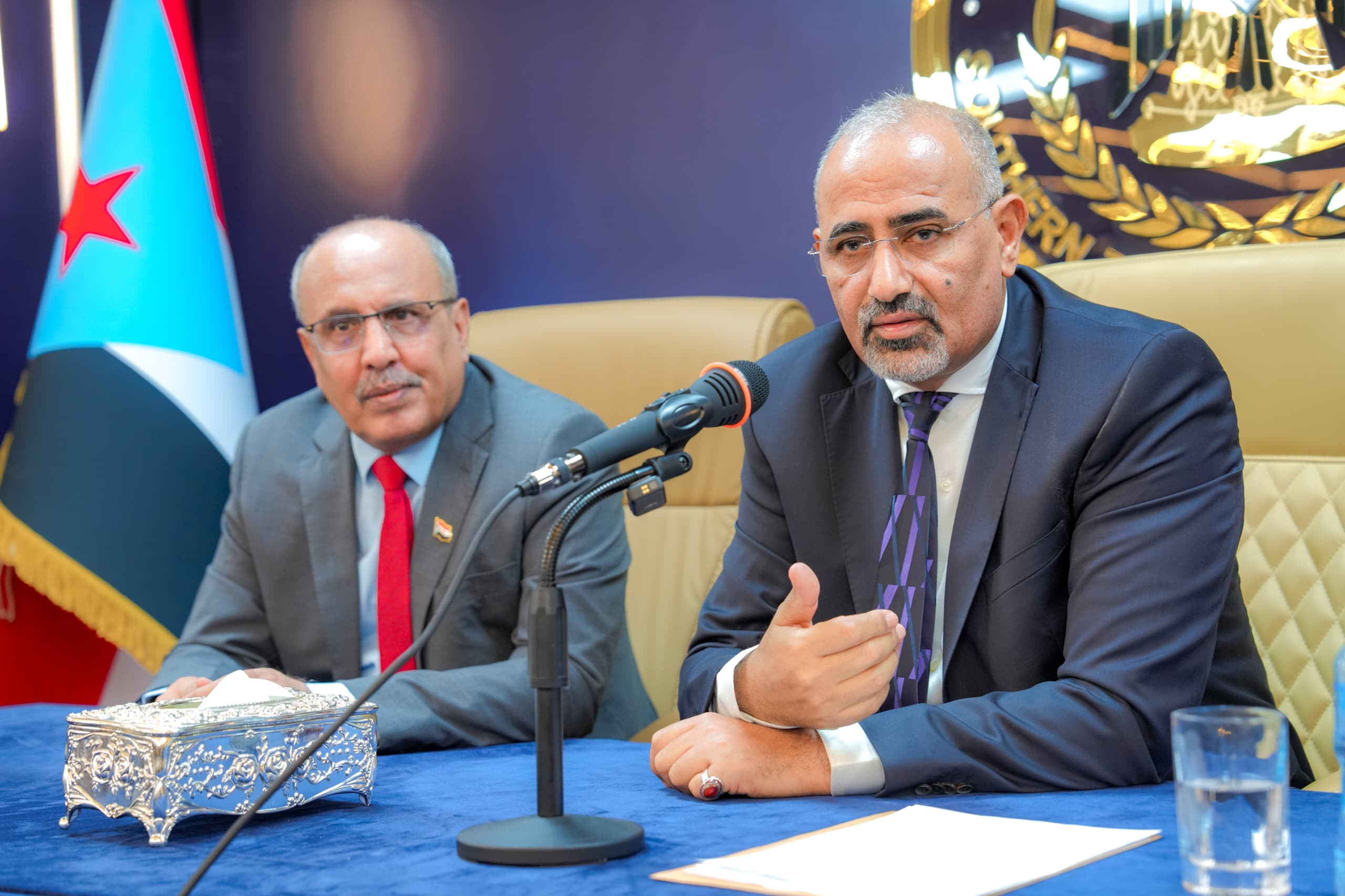 الرئيس الزُبيدي يرأس اجتماعاً موسعاً لقيادات المجلس الانتقالي الجنوبي الرئيس الزُبيدي يرأس اجتماعاً موسعاً لقيادات المجلس الانتقالي الجنوبي