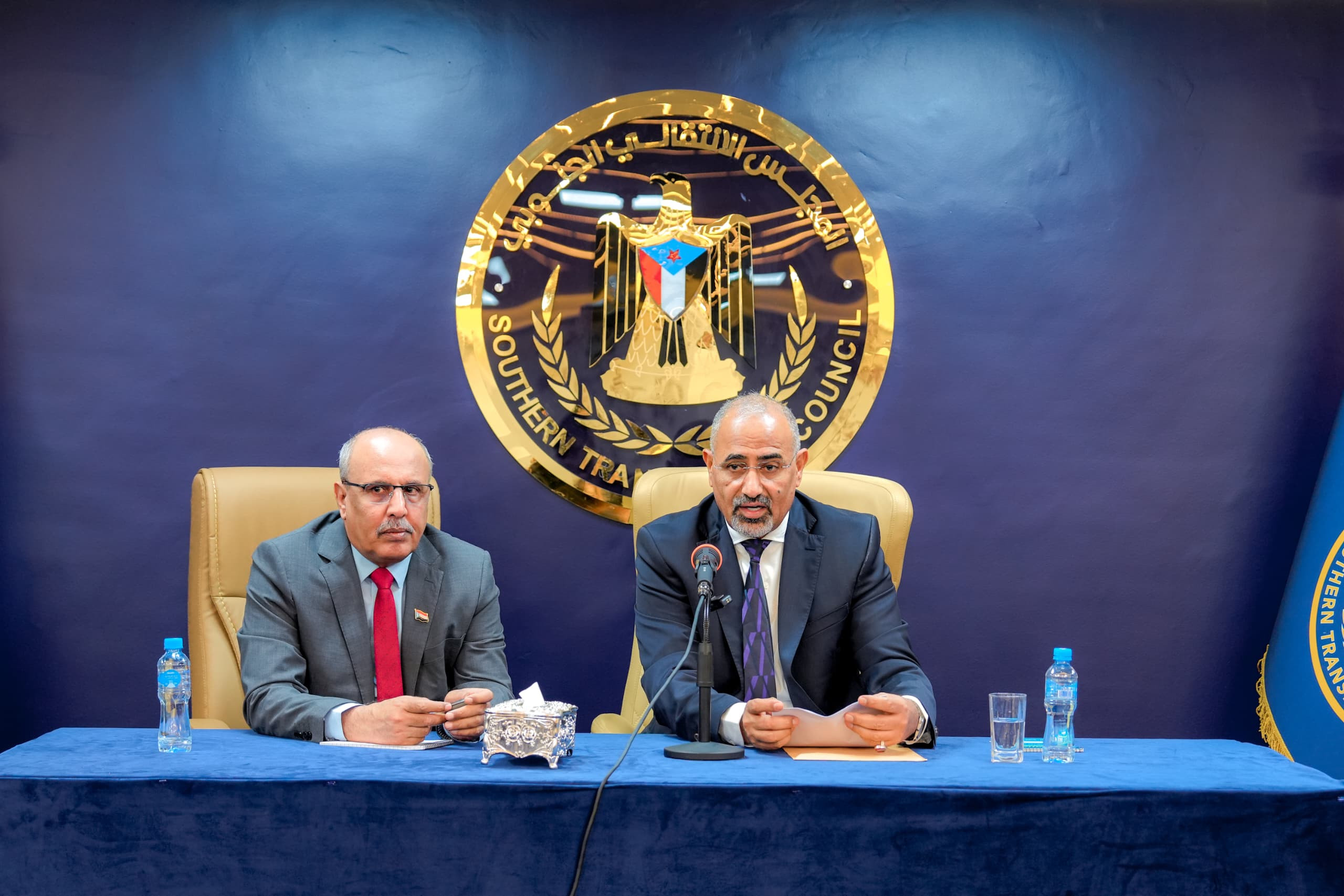 الرئيس الزُبيدي يرأس اجتماعاً موسعاً لقيادات المجلس الانتقالي الجنوبي الرئيس الزُبيدي يرأس اجتماعاً موسعاً لقيادات المجلس الانتقالي الجنوبي