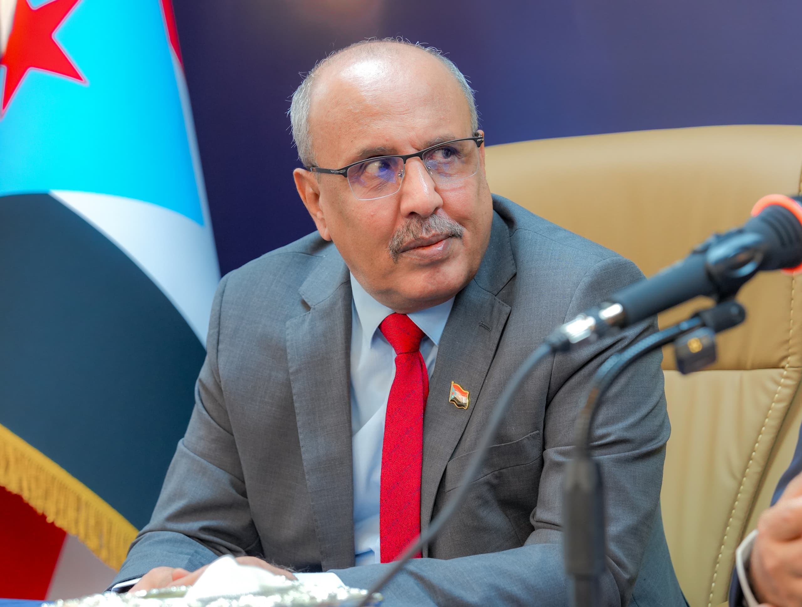 الرئيس الزُبيدي يرأس اجتماعاً موسعاً لقيادات المجلس الانتقالي الجنوبي الرئيس الزُبيدي يرأس اجتماعاً موسعاً لقيادات المجلس الانتقالي الجنوبي