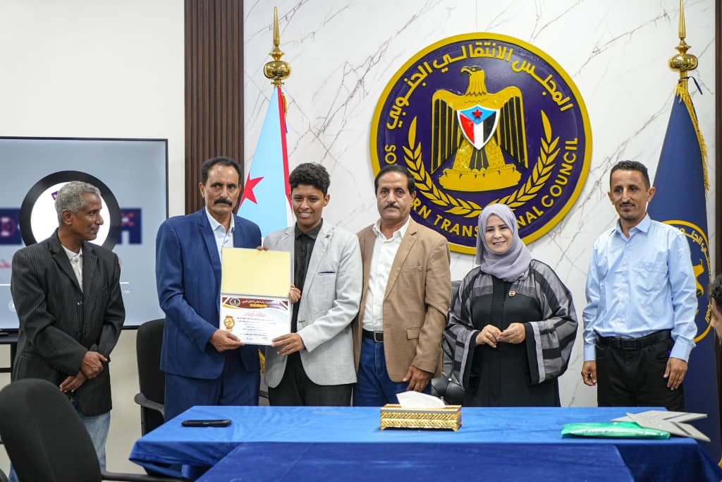 الأمانة العامة تكرم المعلمين المتميزين والطلاب المبتكرين في محافظة لحج الأمانة العامة تكرم المعلمين المتميزين والطلاب المبتكرين في محافظة لحج