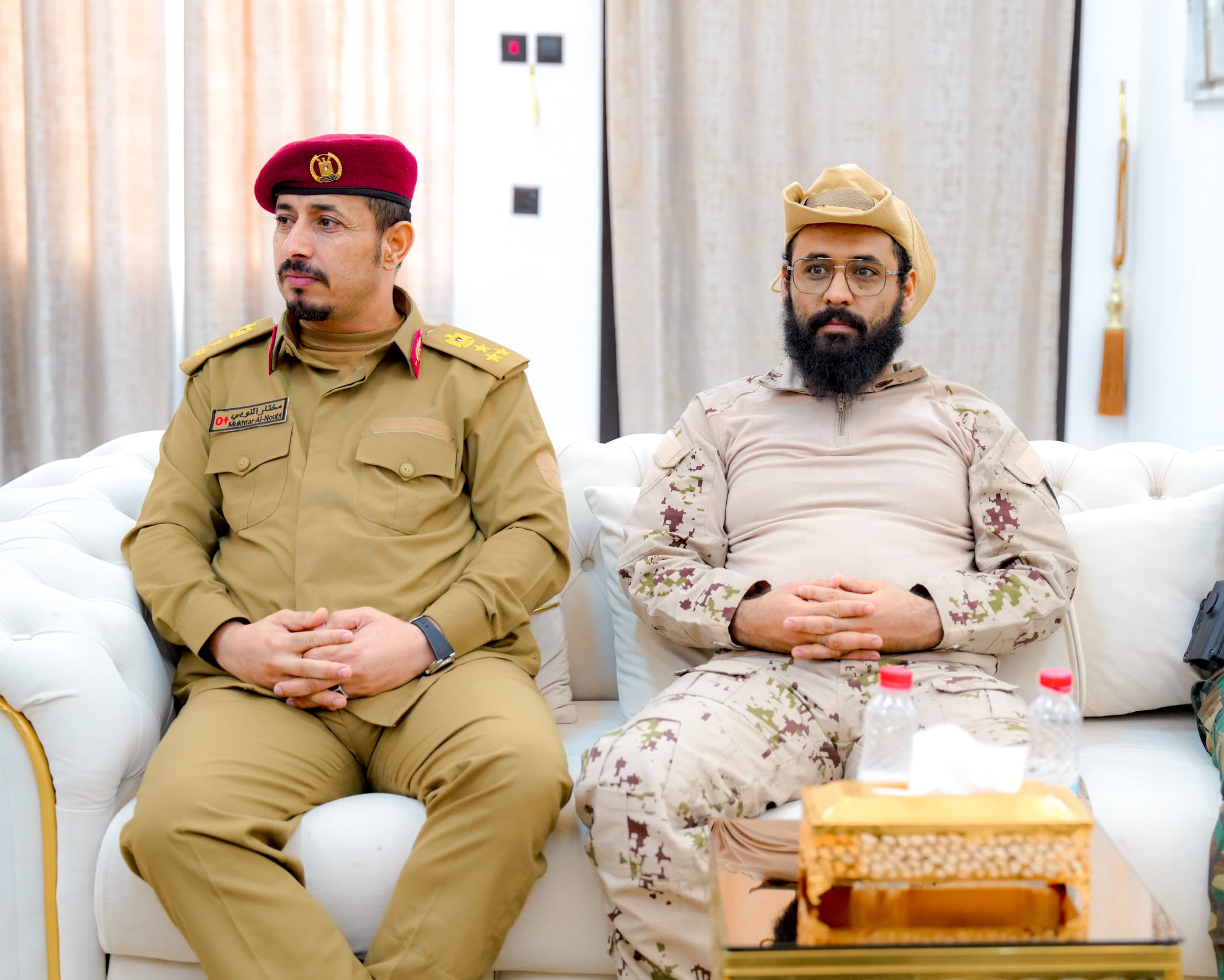 الرئيس الزُبيدي يرأس اجتماعًا بقيادة قوات دفاع شبوة الرئيس الزُبيدي يرأس اجتماعًا بقيادة قوات دفاع شبوة