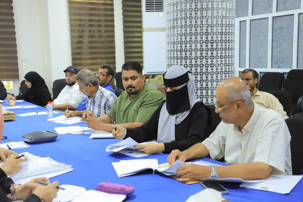 الأمانة العامة تناقش تقرير المشهد الاقتصادي في محافظات الجنوب خلال النصف الأول من شهر يوليو الجاري الأمانة العامة تناقش تقرير المشهد الاقتصادي في محافظات الجنوب خلال النصف الأول من شهر يوليو الجاري