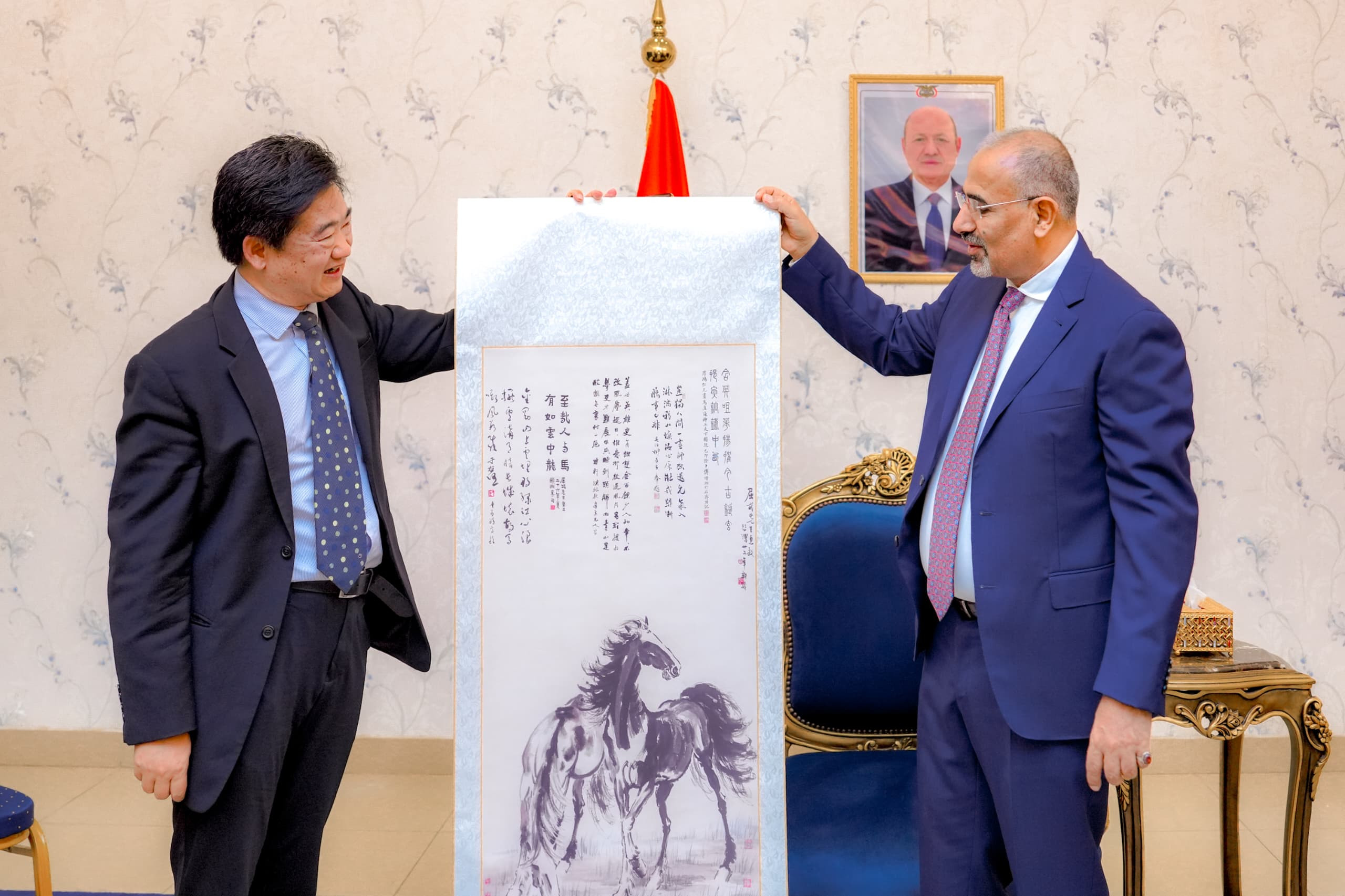 الرئيس الزُبيدي يؤكد حاجة بلادنا إلى الخبرات الصينية لإعادة تأهيل قطاع الكهرباء الرئيس الزُبيدي يؤكد حاجة بلادنا إلى الخبرات الصينية لإعادة تأهيل قطاع الكهرباء