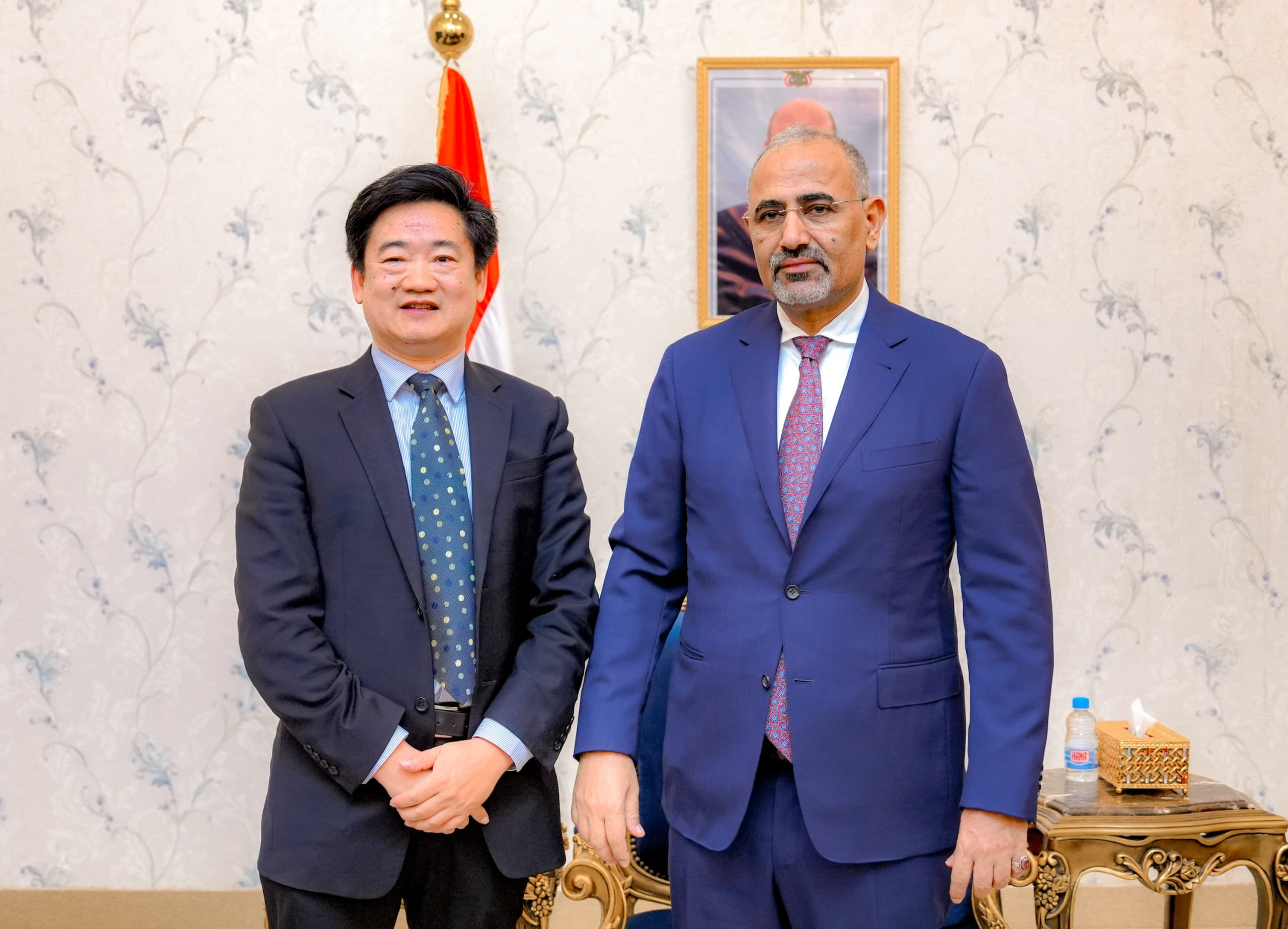 الرئيس الزُبيدي يؤكد حاجة بلادنا إلى الخبرات الصينية لإعادة تأهيل قطاع الكهرباء الرئيس الزُبيدي يؤكد حاجة بلادنا إلى الخبرات الصينية لإعادة تأهيل قطاع الكهرباء