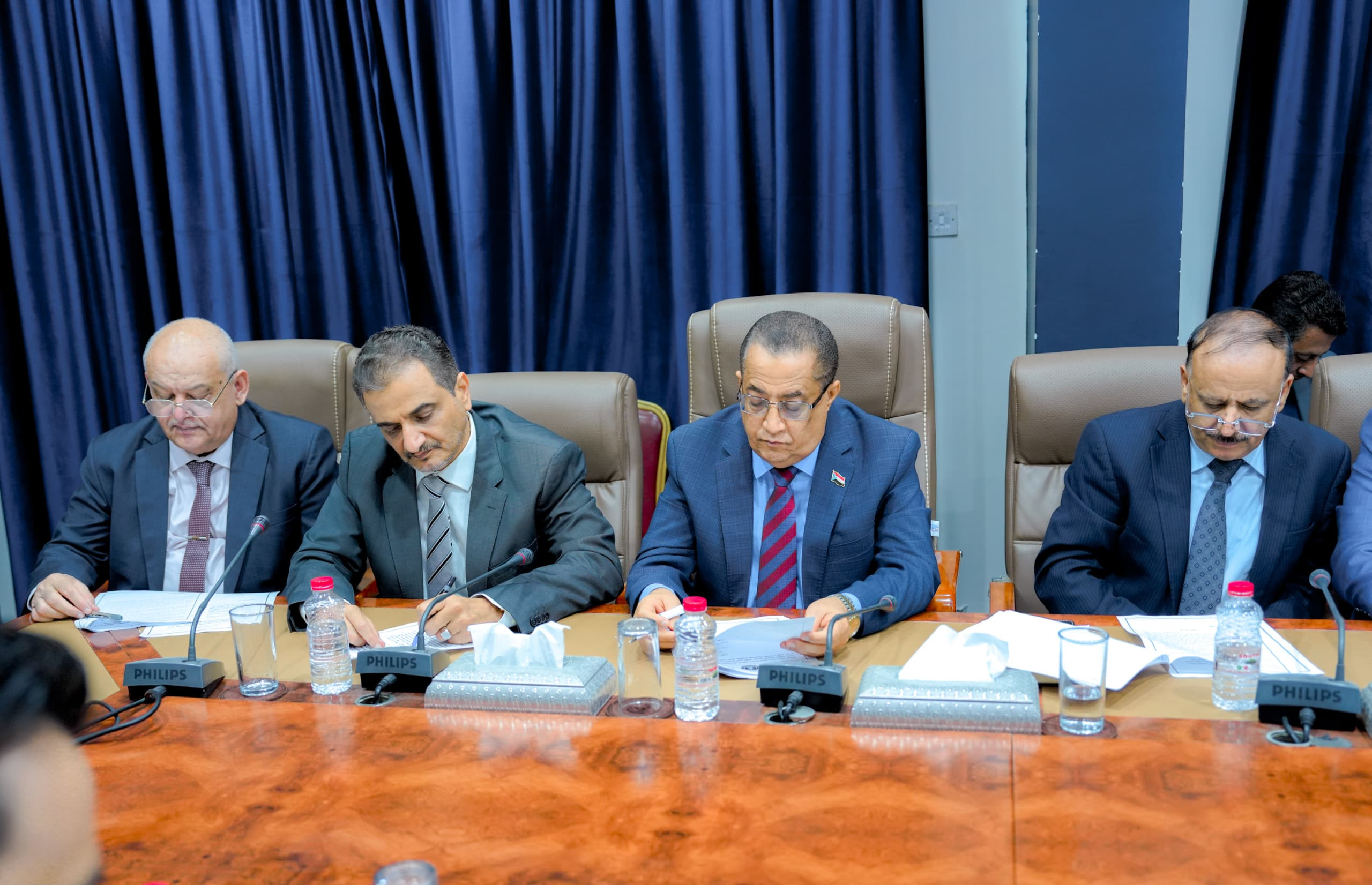 هيئة الرئاسة تقف أمام مستجدات الأوضاع المحلية وخطط التطوير التنظيمي بالمجلس هيئة الرئاسة تقف أمام مستجدات الأوضاع المحلية وخطط التطوير التنظيمي بالمجلس