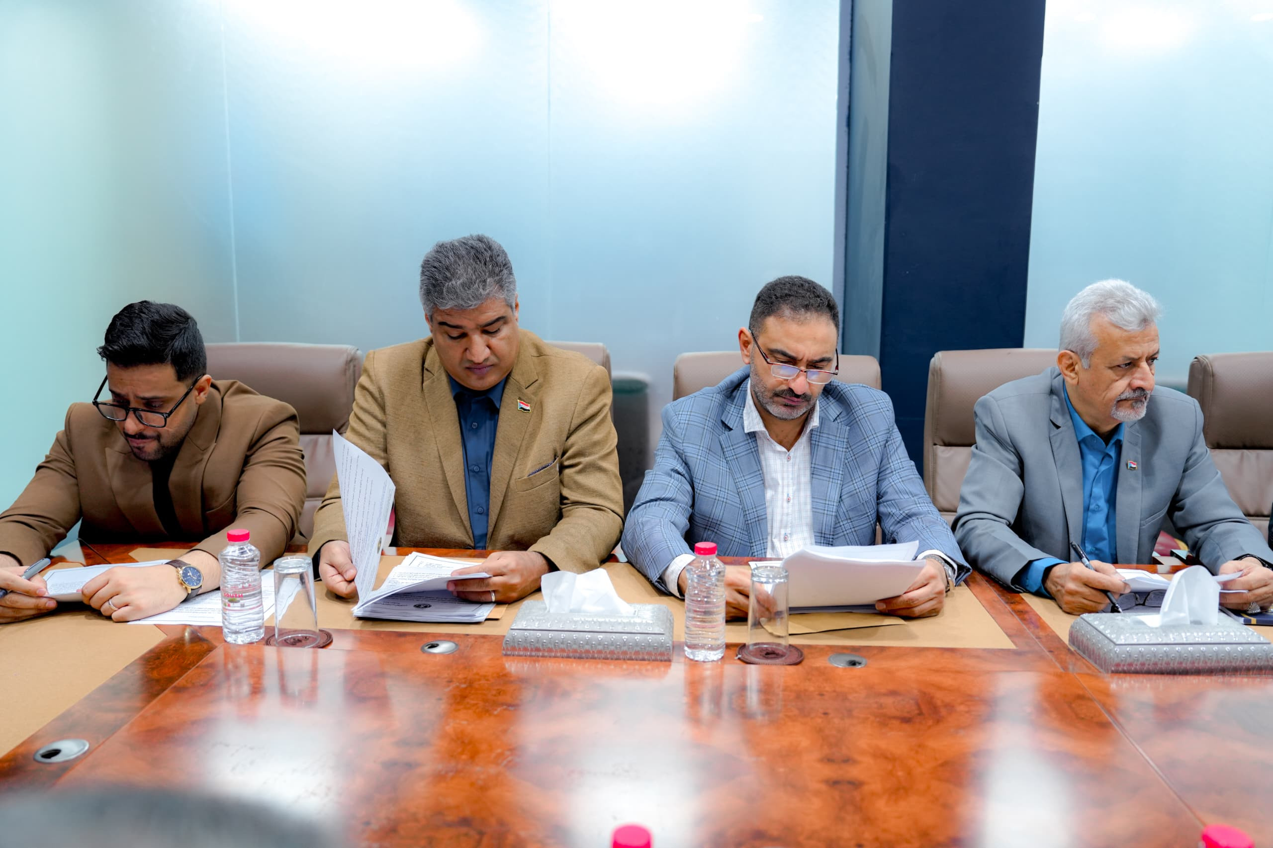 هيئة الرئاسة تقف أمام مستجدات الأوضاع المحلية وخطط التطوير التنظيمي بالمجلس هيئة الرئاسة تقف أمام مستجدات الأوضاع المحلية وخطط التطوير التنظيمي بالمجلس