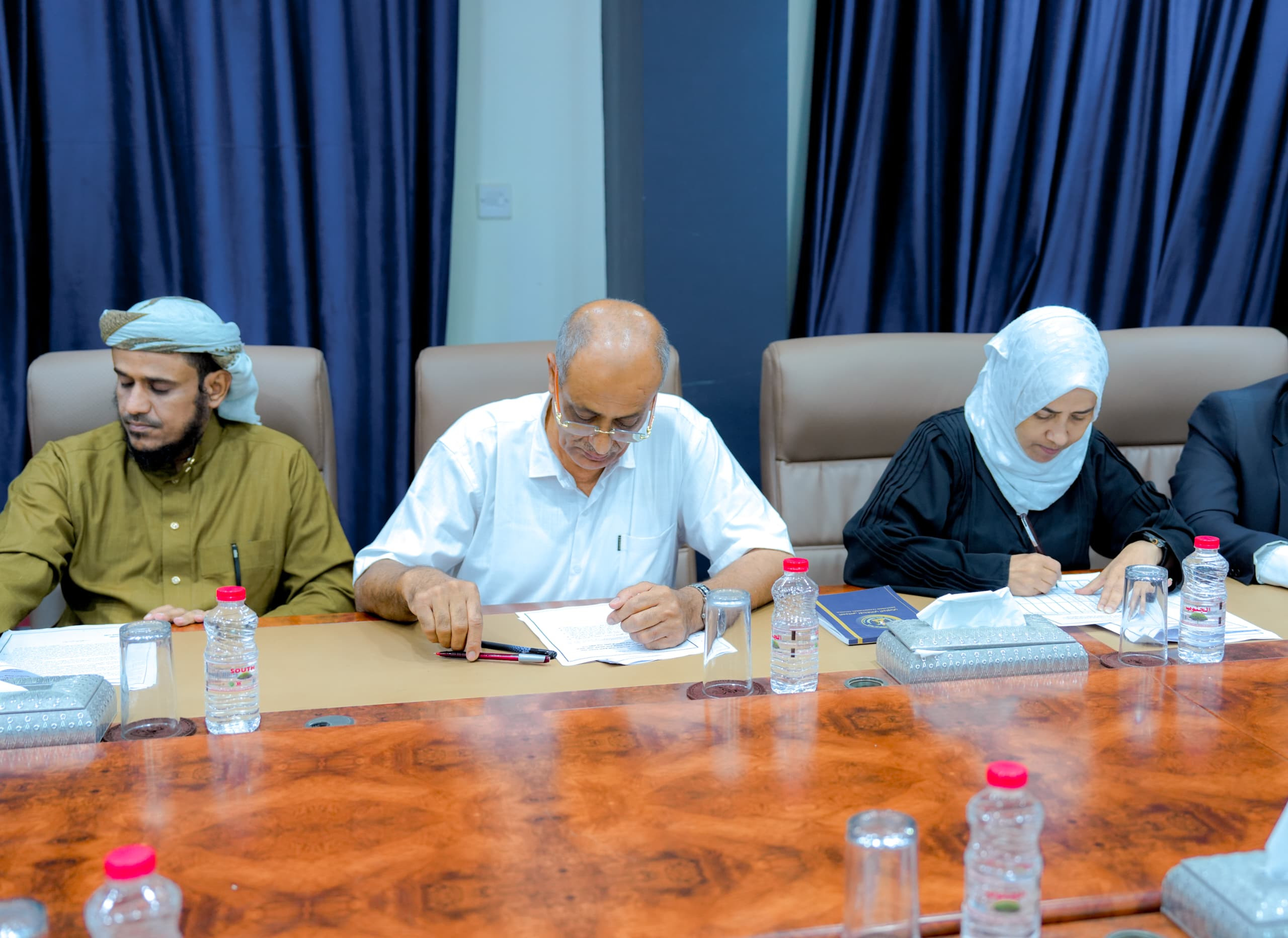 هيئة الرئاسة تقف أمام مستجدات الأوضاع المحلية وخطط التطوير التنظيمي بالمجلس هيئة الرئاسة تقف أمام مستجدات الأوضاع المحلية وخطط التطوير التنظيمي بالمجلس