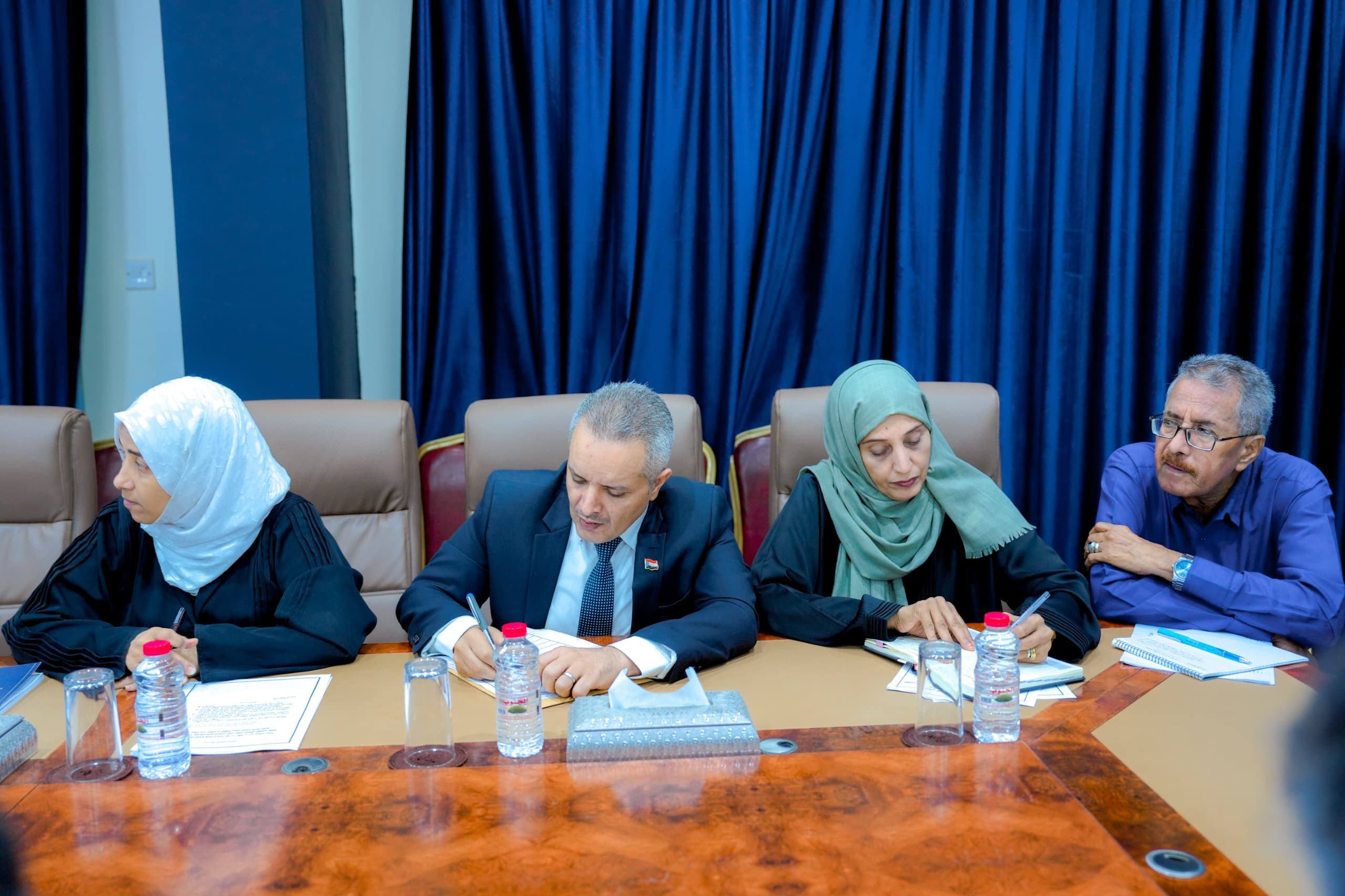 هيئة الرئاسة تقف أمام مستجدات الأوضاع المحلية وخطط التطوير التنظيمي بالمجلس هيئة الرئاسة تقف أمام مستجدات الأوضاع المحلية وخطط التطوير التنظيمي بالمجلس