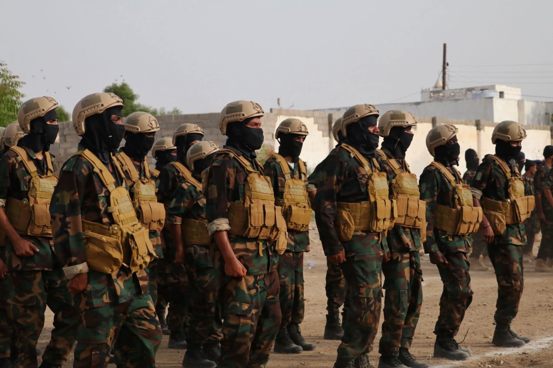 بعرض عسكري مهيب.. إدارة أمن أبين تشهد تخرج الدفعة الثالثة لقوات الطوارئ - أبين - بعرض عسكري مهيب.. إدارة أمن أبين تشهد تخرج الدفعة الثالثة لقوات الطوارئ - أبين -