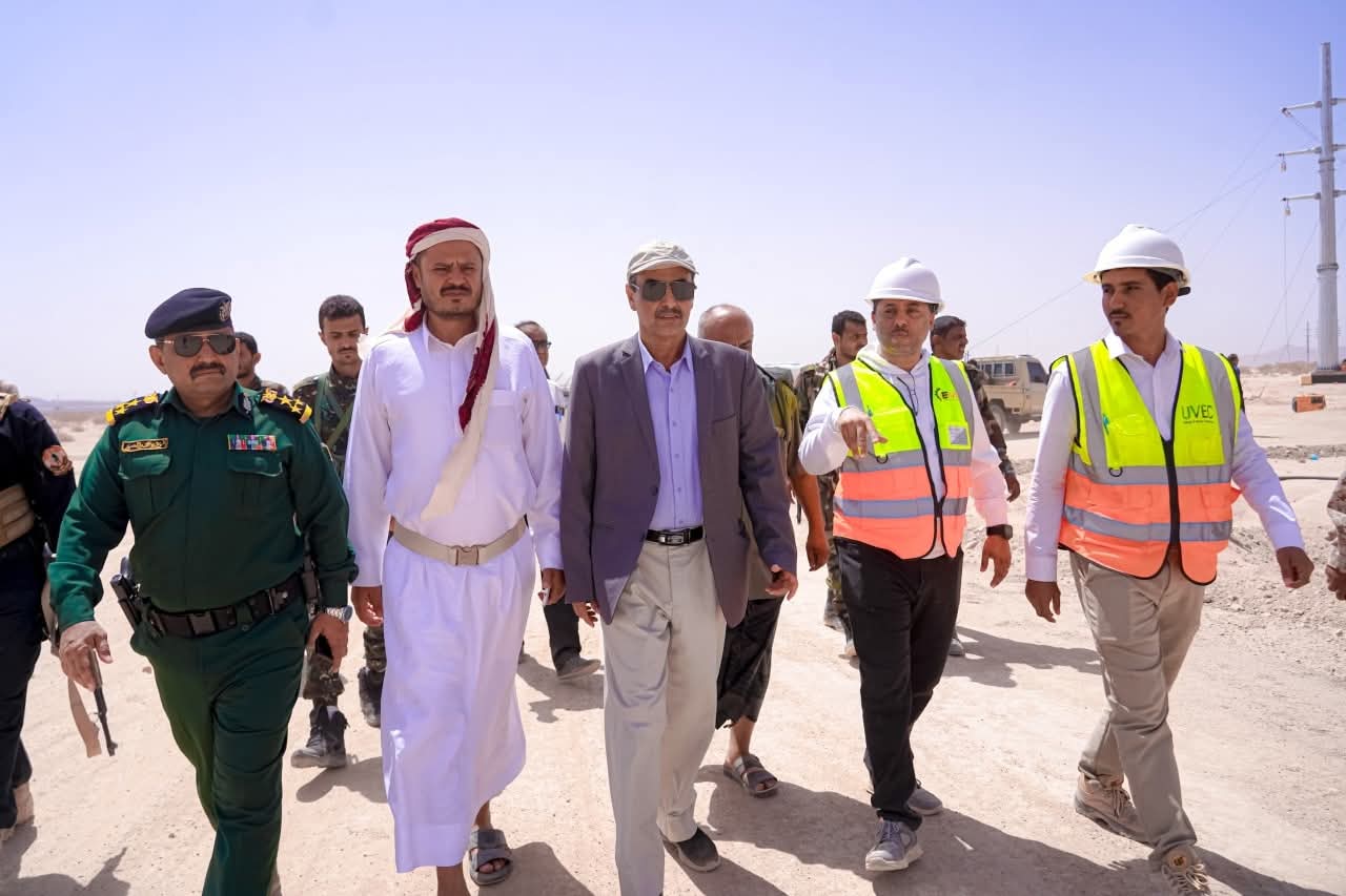 أمين عام شبوة يشيد بالمستوى المتقدم لمشروع الطاقة الشمسية وقرب بدء التشغيل التجريبي - أمين عام شبوة يشيد بالمستوى المتقدم لمشروع الطاقة الشمسية وقرب بدء التشغيل التجريبي -