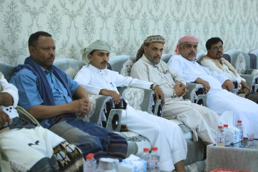 ضمن سلسلة من اللقاءات.. محافظ المهرة يعقد اجتماعًا موسعًا مع قيادات الأحزاب والمكونات السياسية بالمحافظة ضمن سلسلة من اللقاءات.. محافظ المهرة يعقد اجتماعًا موسعًا مع قيادات الأحزاب والمكونات السياسية بالمحافظة