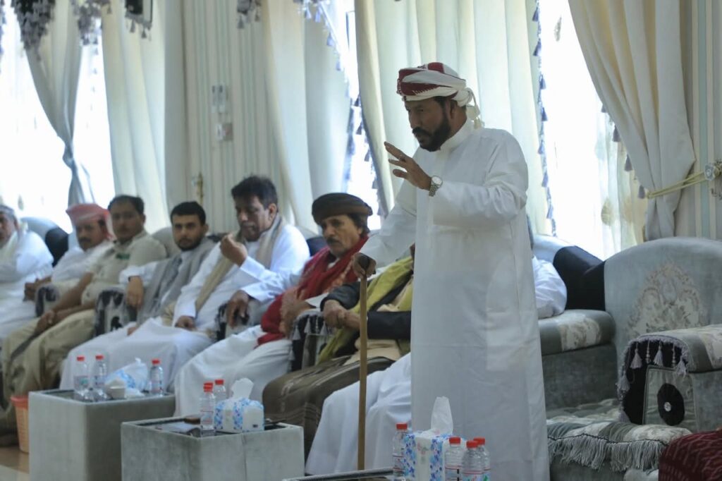 ضمن سلسلة من اللقاءات.. محافظ المهرة يعقد اجتماعًا موسعًا مع قيادات الأحزاب والمكونات السياسية بالمحافظة ضمن سلسلة من اللقاءات.. محافظ المهرة يعقد اجتماعًا موسعًا مع قيادات الأحزاب والمكونات السياسية بالمحافظة