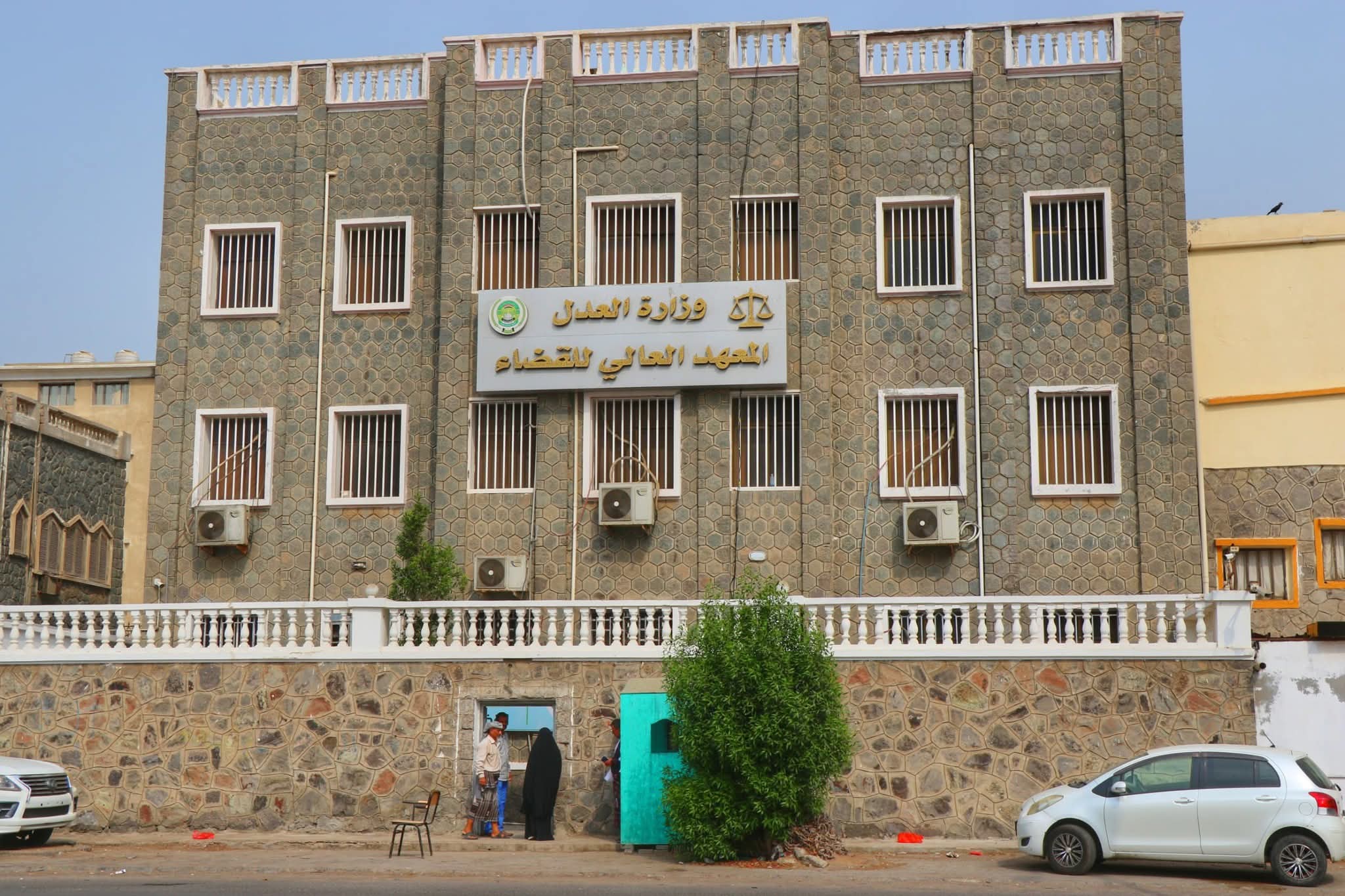 رئيس مجلس القضاء الأعلى ووزير العدل يدشنان بدأ المحاكمات الصورية لطلاب المعهد العالي للقضاء - رئيس مجلس القضاء الأعلى ووزير العدل يدشنان بدأ المحاكمات الصورية لطلاب المعهد العالي للقضاء -