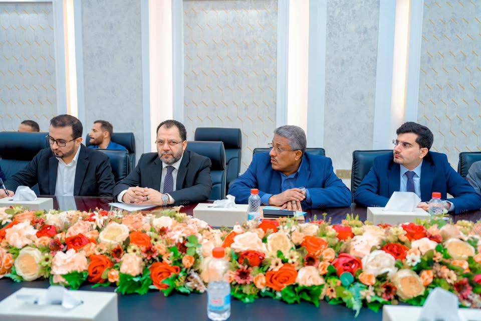 القيادة التنفيذية العُليا تبحث سُبل النهوض بالأوضاع الاقتصادية والخدمية في عموم محافظات الجنوب القيادة التنفيذية العُليا تبحث سُبل النهوض بالأوضاع الاقتصادية والخدمية في عموم محافظات الجنوب
