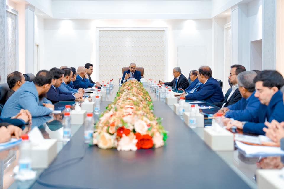 القيادة التنفيذية العُليا تبحث سُبل النهوض بالأوضاع الاقتصادية والخدمية في عموم محافظات الجنوب القيادة التنفيذية العُليا تبحث سُبل النهوض بالأوضاع الاقتصادية والخدمية في عموم محافظات الجنوب