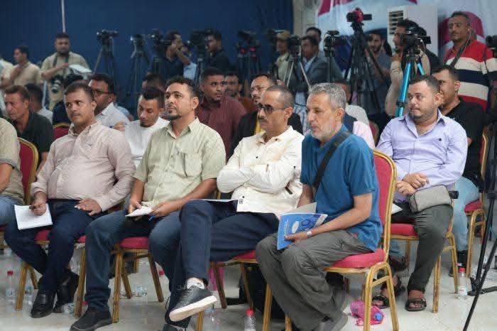 في مؤتمر صحفي بالمخا.. المقاومة الوطنية تكشف تفاصيل شحنة استراتيجية من الأسلحة الإيرانية - في مؤتمر صحفي بالمخا.. المقاومة الوطنية تكشف تفاصيل شحنة استراتيجية من الأسلحة الإيرانية -