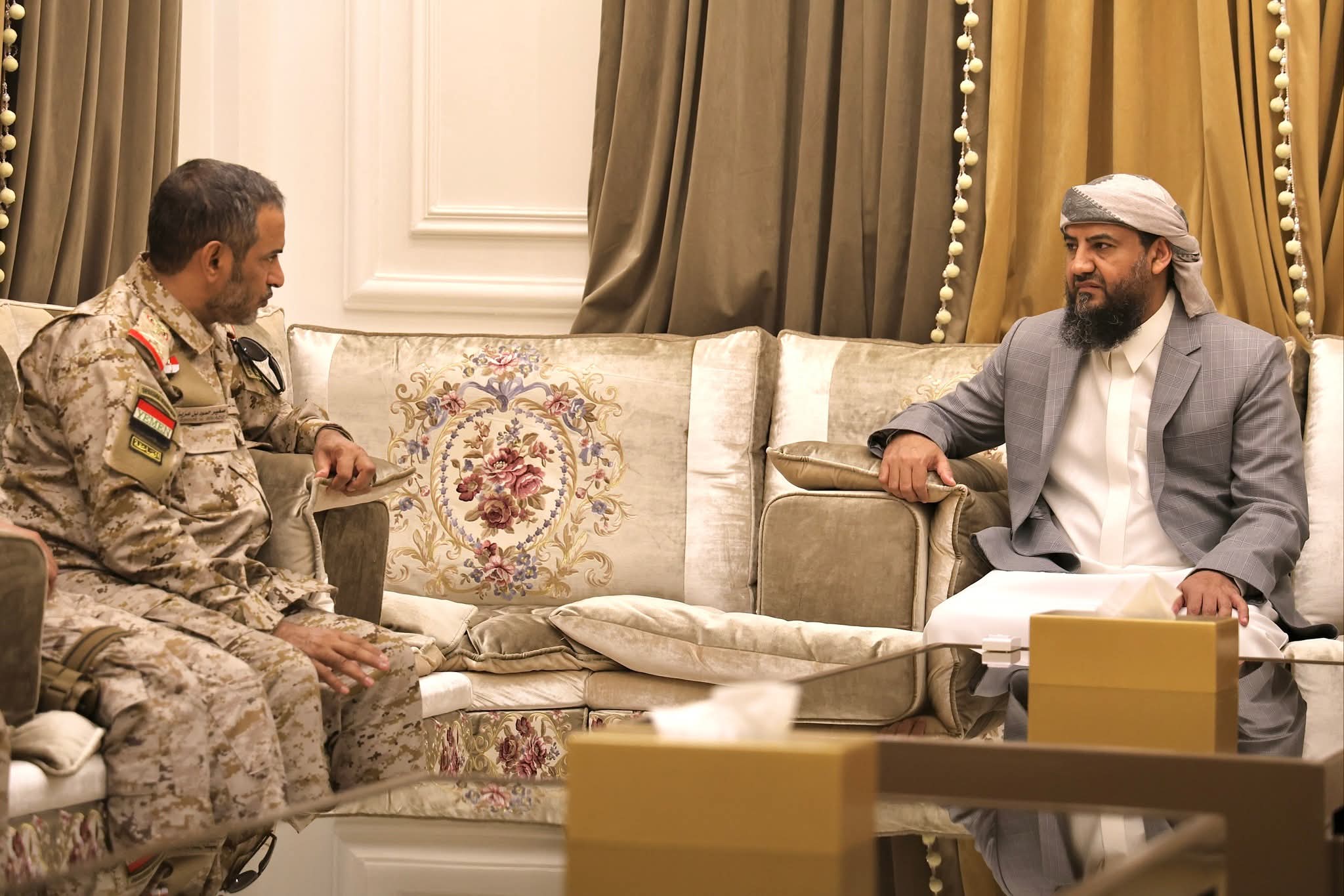 خلال ترأسه اجتماعا عسكريا..المحرّمي: سقوط الحوثي بات وشيكاً والجيش على أهبة الاستعداد خلال ترأسه اجتماعا عسكريا..المحرّمي: سقوط الحوثي بات وشيكاً والجيش على أهبة الاستعداد