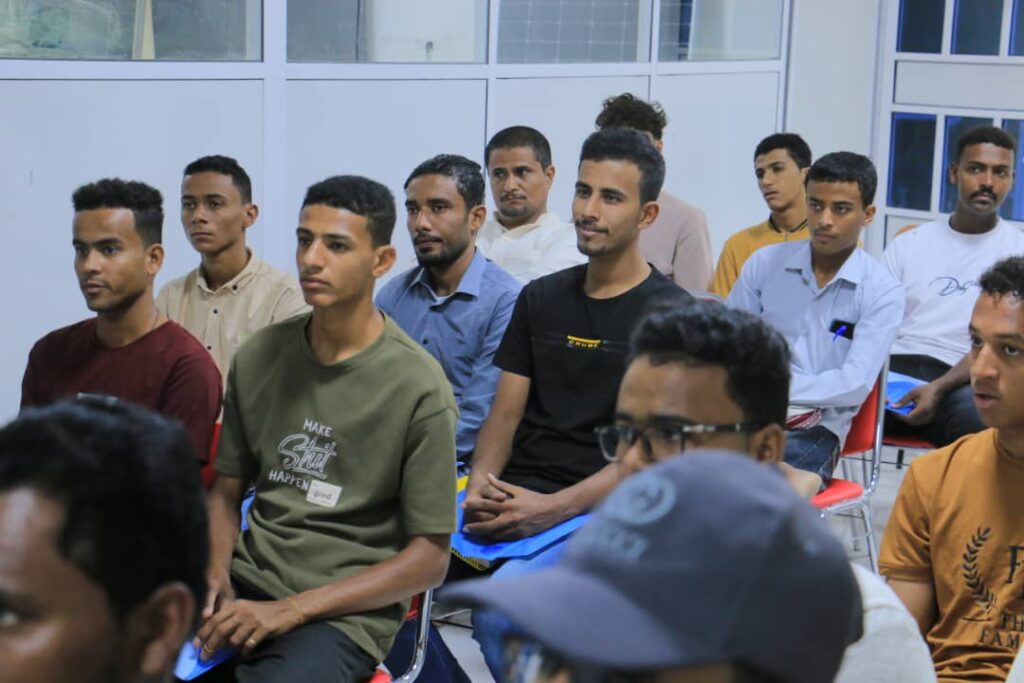 عميد كلية المجتمع _ سيئون يدشّن برنامجي صيانة وتركيب أنظمة الطاقة الشمسية وصيانة أجهزة الأنفيرترات عميد كلية المجتمع _ سيئون يدشّن برنامجي صيانة وتركيب أنظمة الطاقة الشمسية وصيانة أجهزة الأنفيرترات