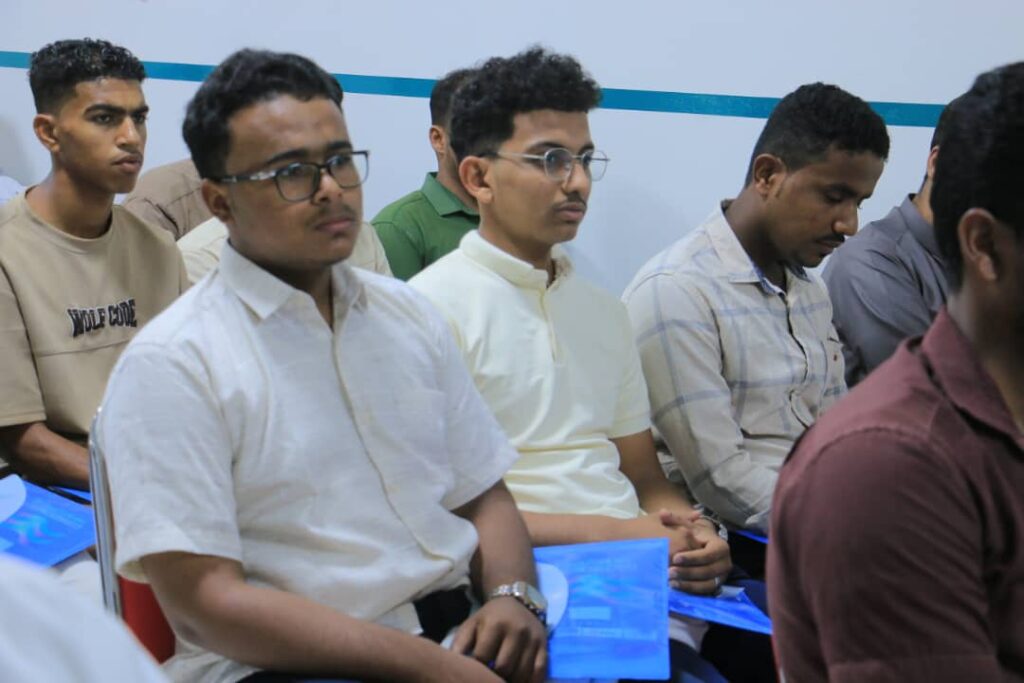 عميد كلية المجتمع _ سيئون يدشّن برنامجي صيانة وتركيب أنظمة الطاقة الشمسية وصيانة أجهزة الأنفيرترات عميد كلية المجتمع _ سيئون يدشّن برنامجي صيانة وتركيب أنظمة الطاقة الشمسية وصيانة أجهزة الأنفيرترات