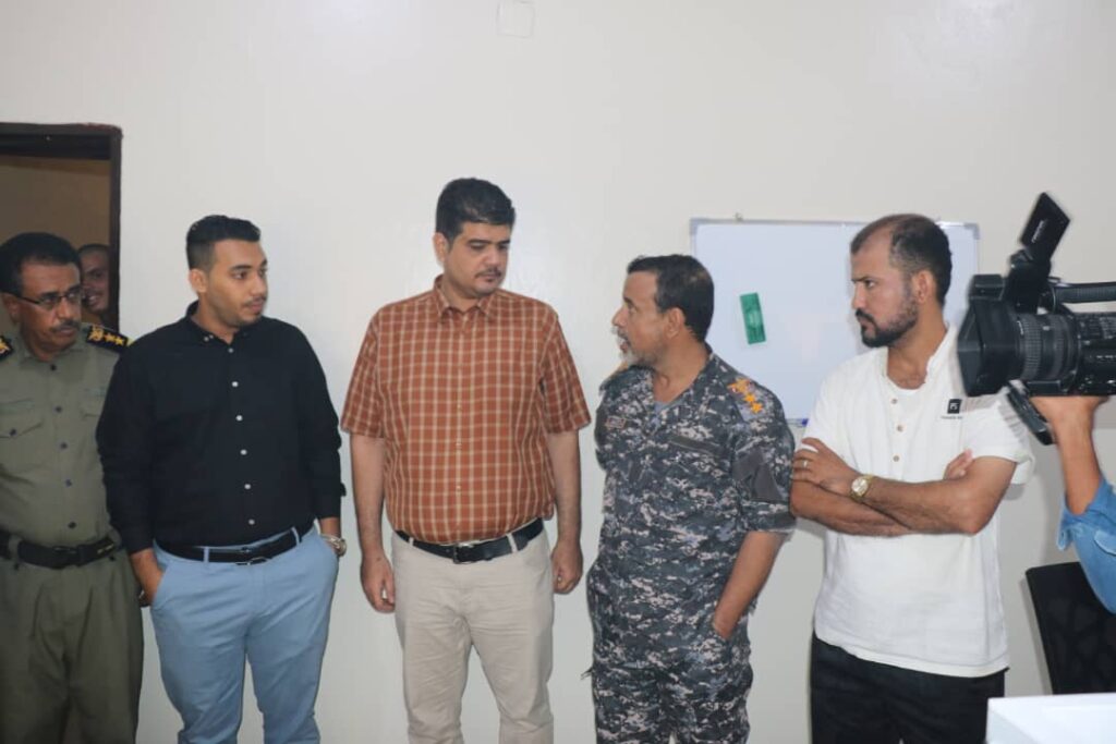 المهندس العمري ومنتدى التنمية السياسية يدشنان انشاء قسم خاص لمكافحة الابتزاز الالكتروني وتوفير اجهزة تقنية لمديرية امن المكلا ومنظومة طاقة شمسية للمديرية وادارة مكافحة المخدرات المهندس العمري ومنتدى التنمية السياسية يدشنان انشاء قسم خاص لمكافحة الابتزاز الالكتروني وتوفير اجهزة تقنية لمديرية امن المكلا ومنظومة طاقة شمسية للمديرية وادارة مكافحة المخدرات