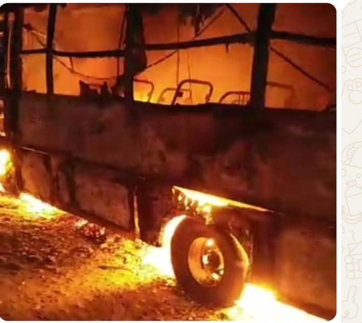 هجوم إرهابي يستهدف باص عمال مصنع أسمنت الوحدة في أبين "شاهد الصور" هجوم إرهابي يستهدف باص عمال مصنع أسمنت الوحدة في أبين "شاهد الصور"