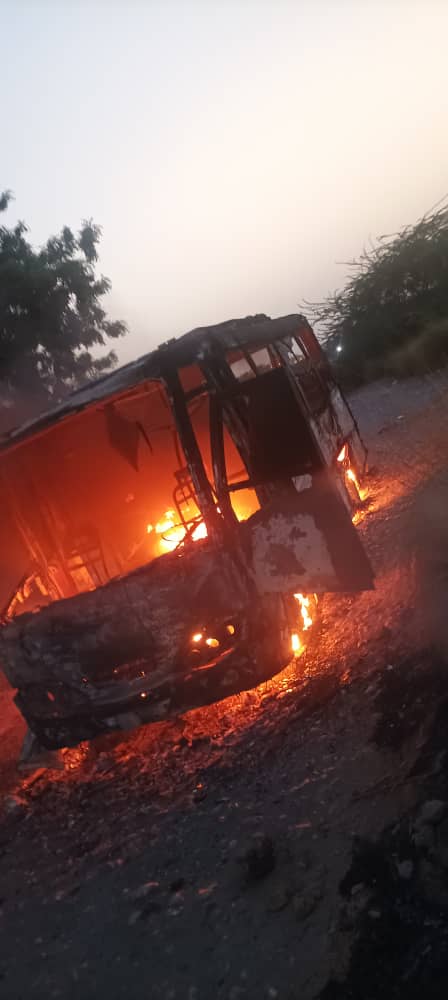 هجوم إرهابي يستهدف باص عمال مصنع أسمنت الوحدة في أبين "شاهد الصور" هجوم إرهابي يستهدف باص عمال مصنع أسمنت الوحدة في أبين "شاهد الصور"